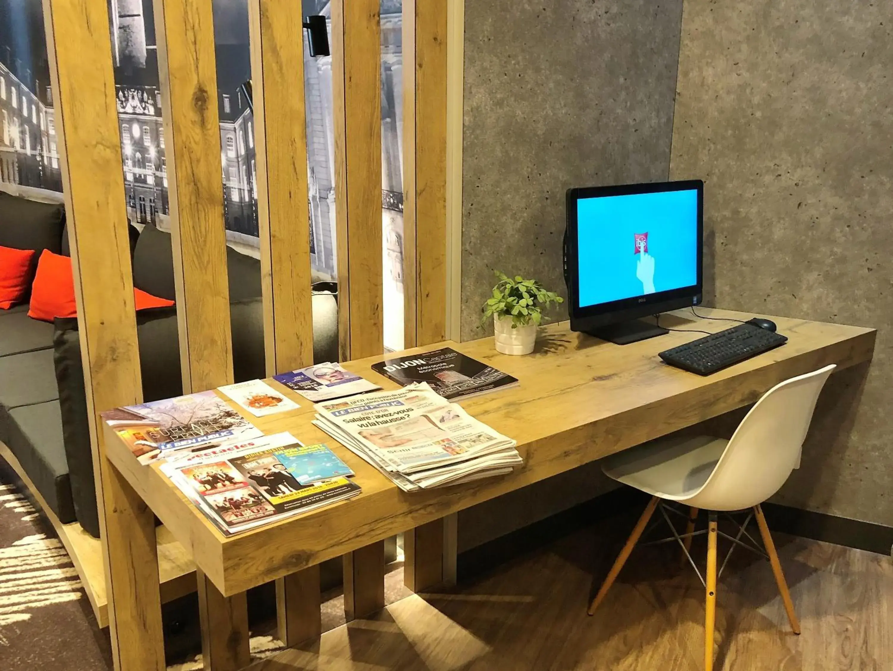 Lobby or reception in Ibis budget Dijon Centre Clemenceau Lobby or reception in Ibis budget Dijon Centre Clemenceau