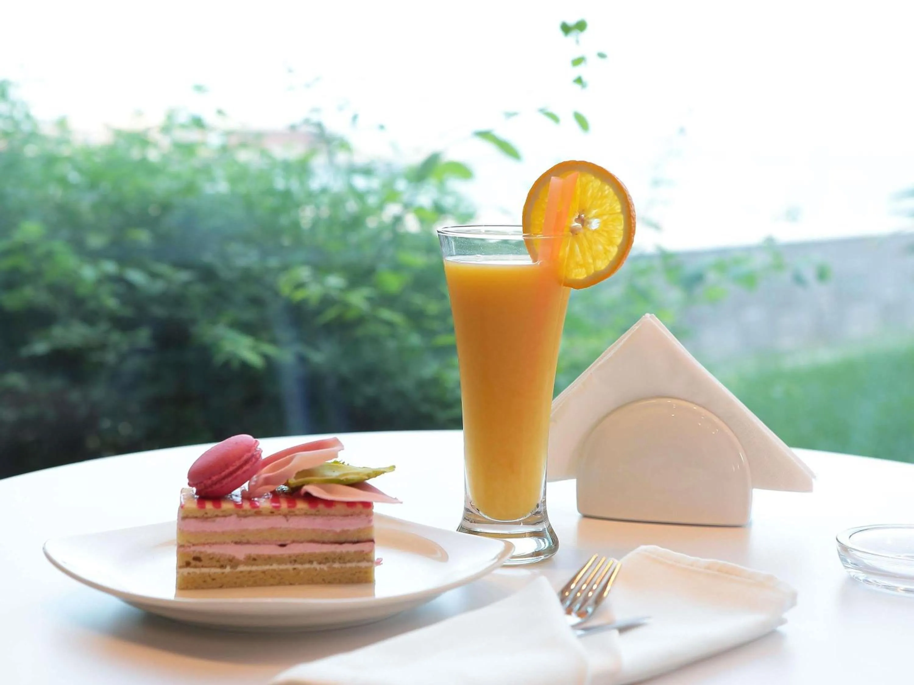 Lounge or bar in Novotel Jazan