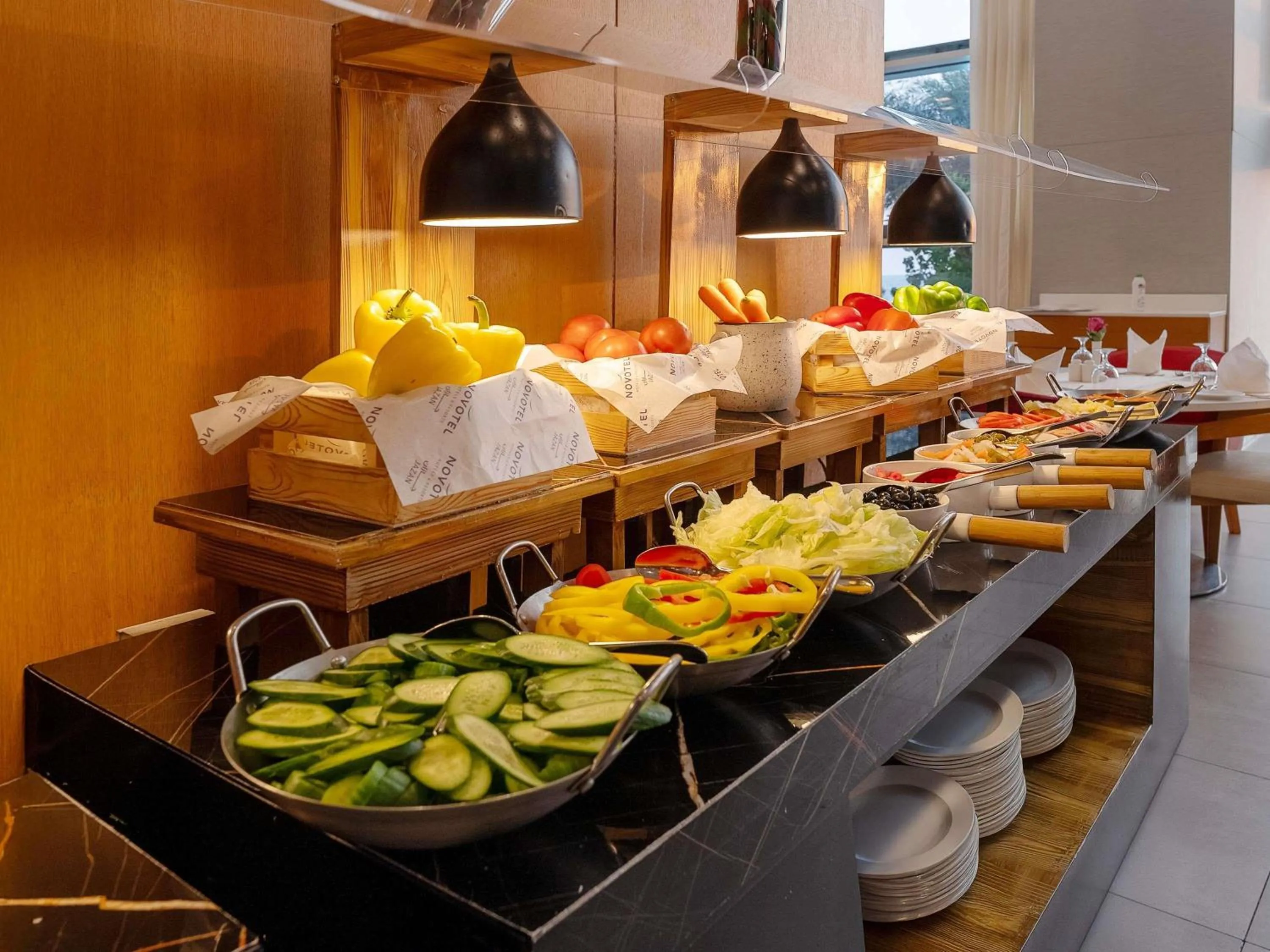 Restaurant/places to eat in Novotel Jazan