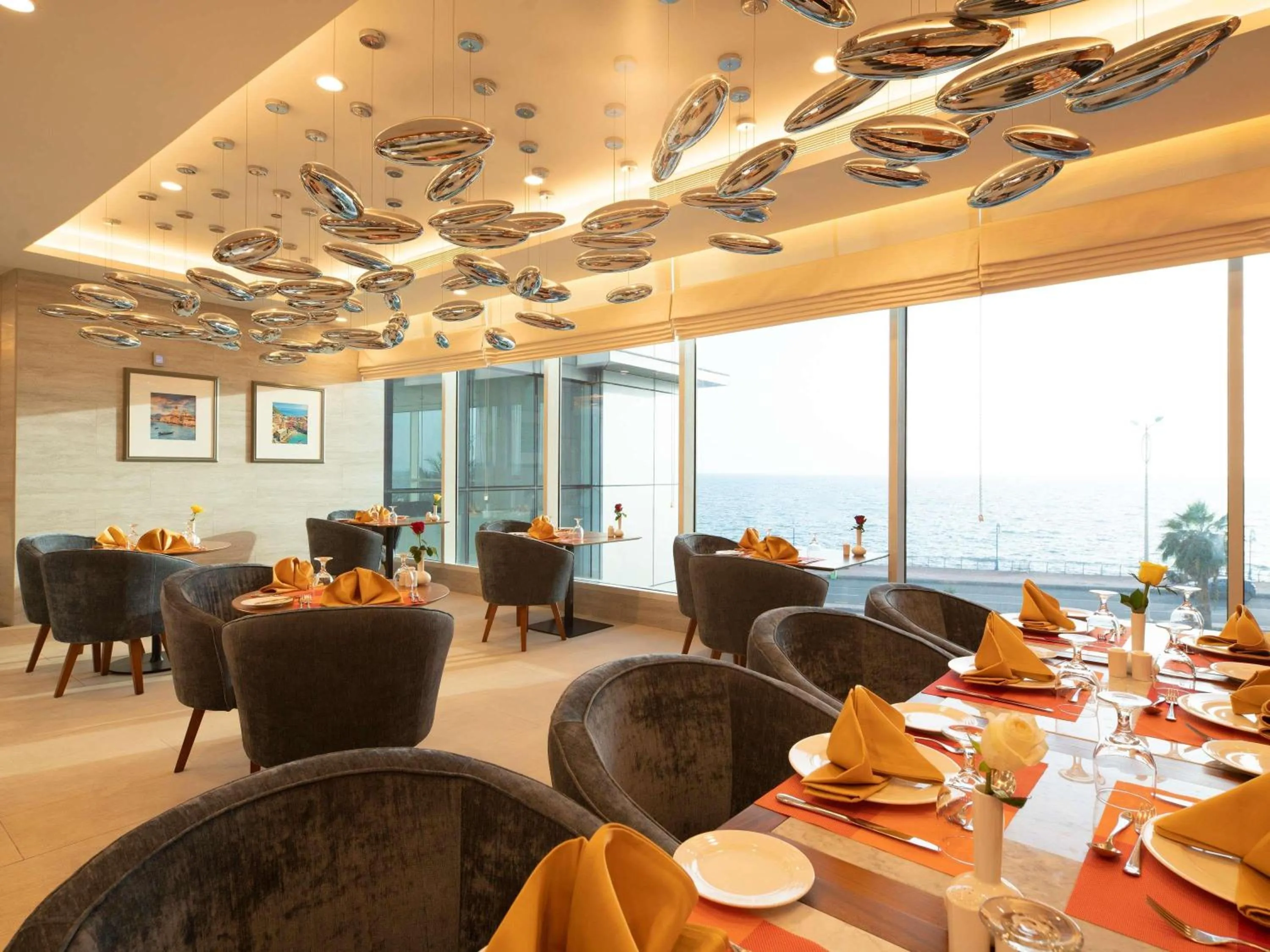 Restaurant/places to eat in Novotel Jazan