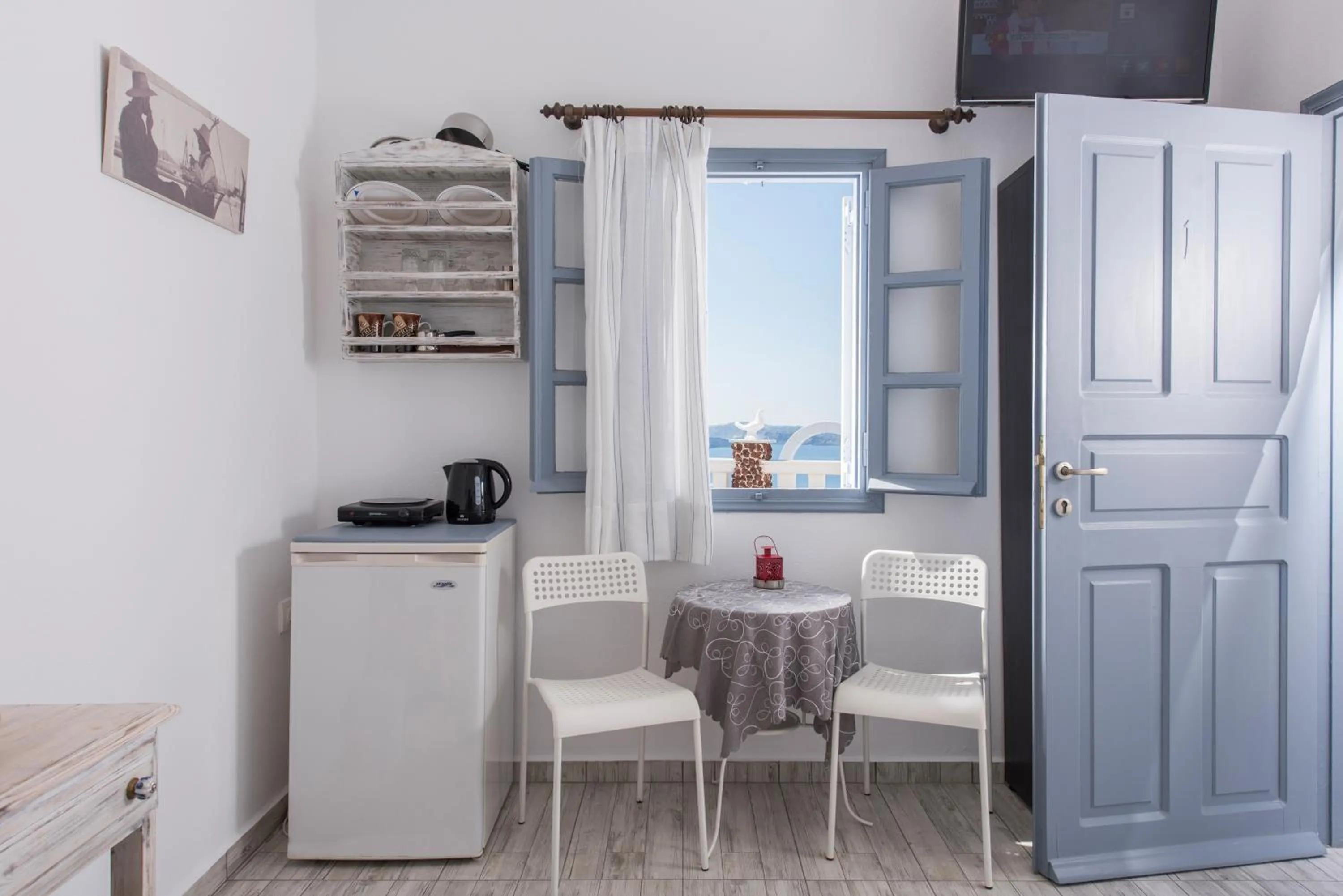 Coffee/tea facilities in Maryloujohn Villas Oia