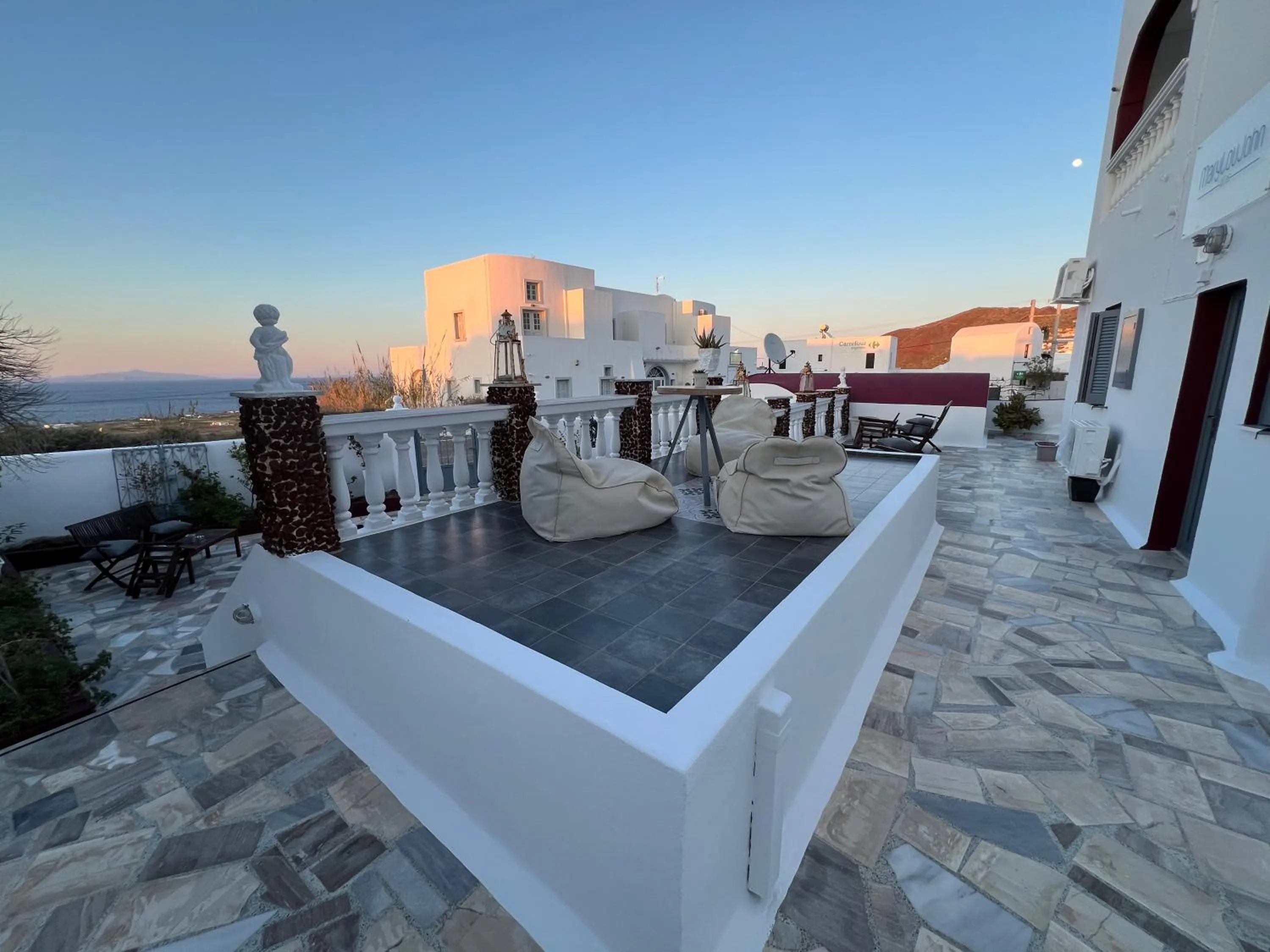 Property building in Maryloujohn Villas Oia