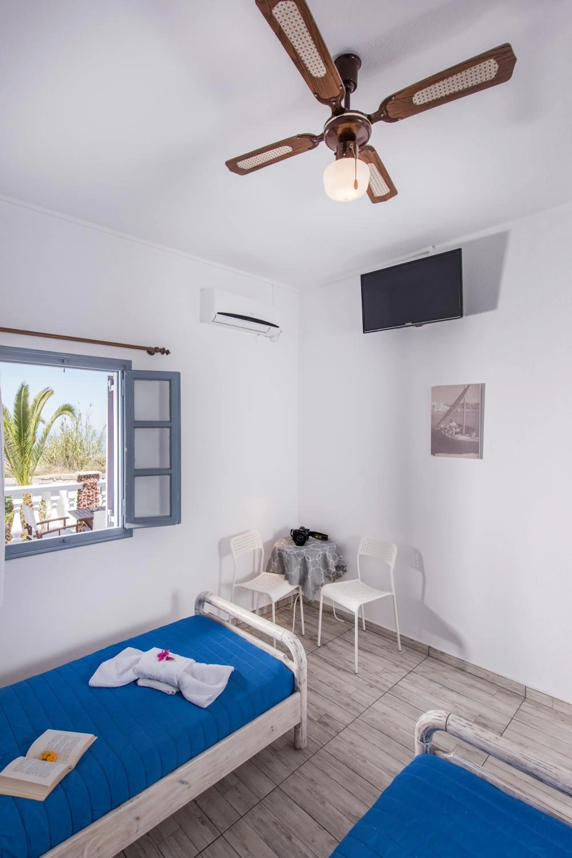 Bathroom, Bed in Maryloujohn Villas Oia