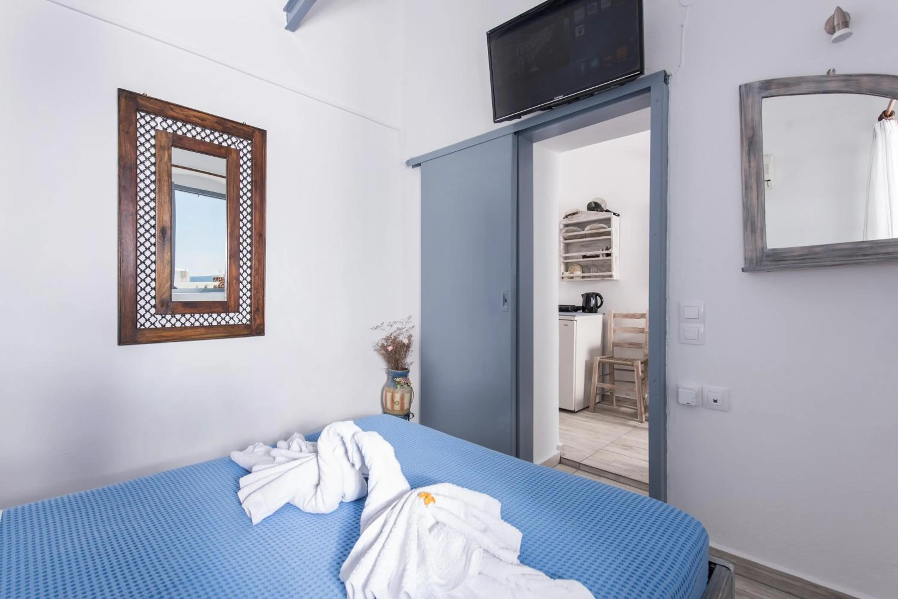 Bedroom, Bed in Maryloujohn Villas Oia