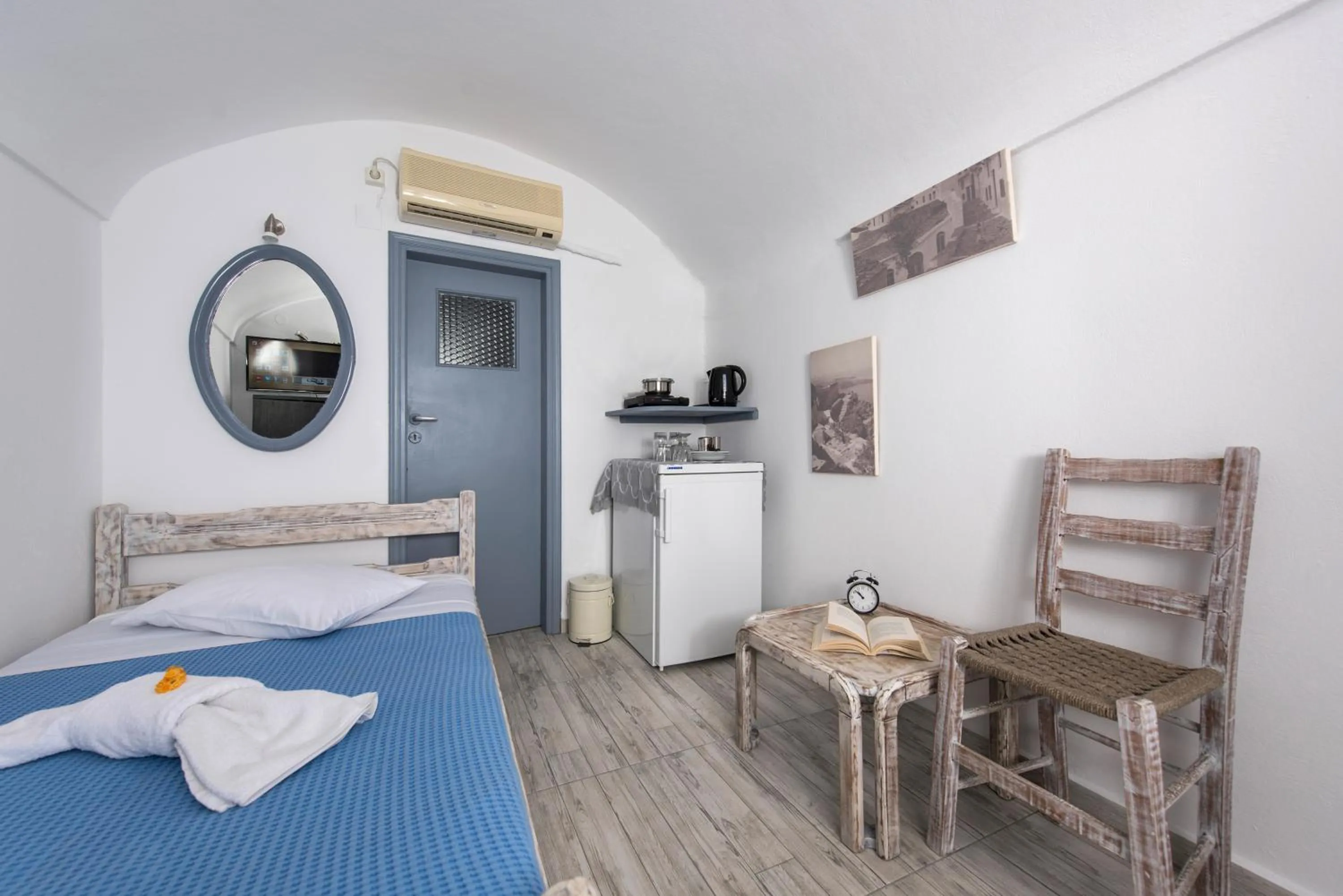Bedroom, Bed in Maryloujohn Villas Oia