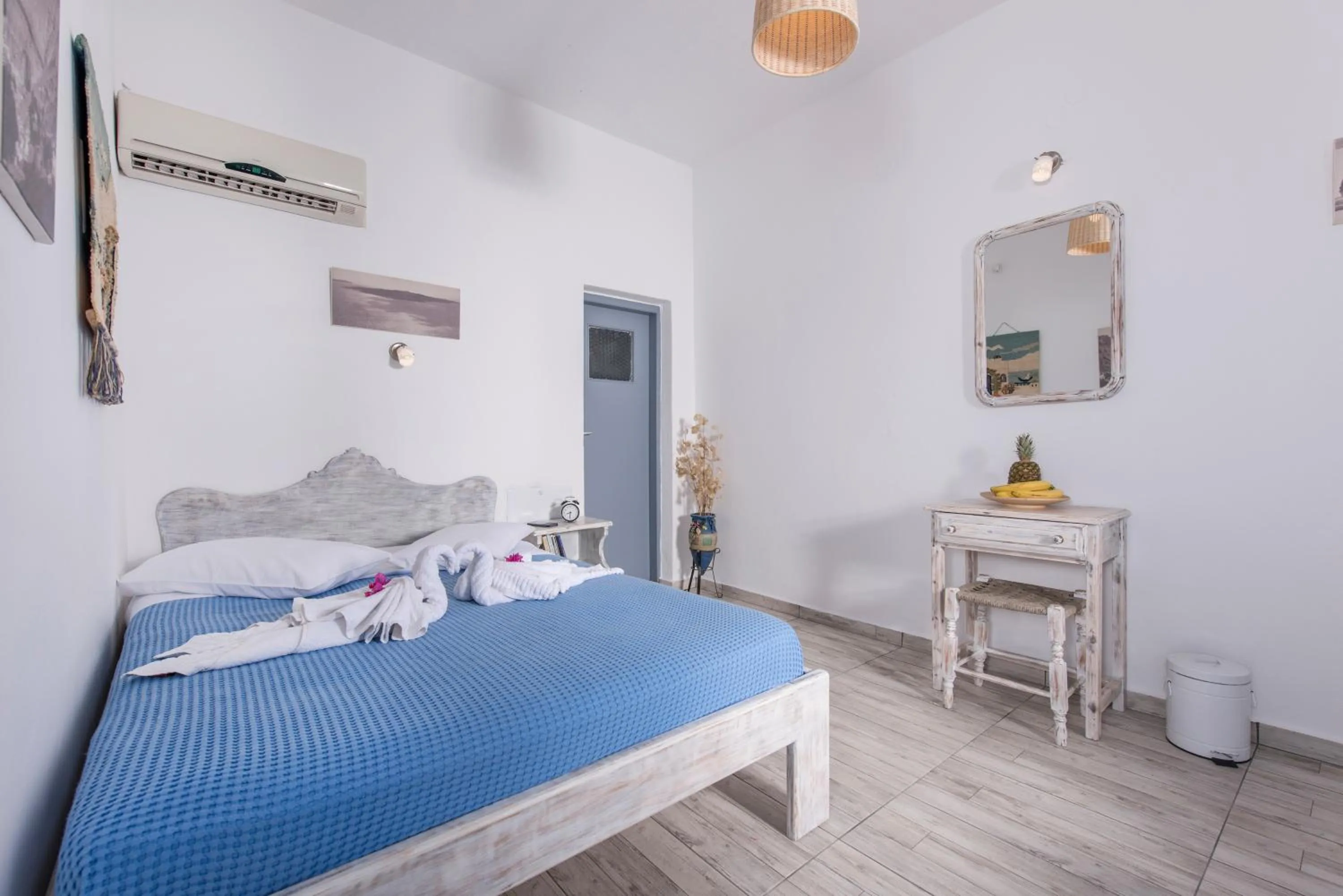 Bedroom, Bed in Maryloujohn Villas Oia