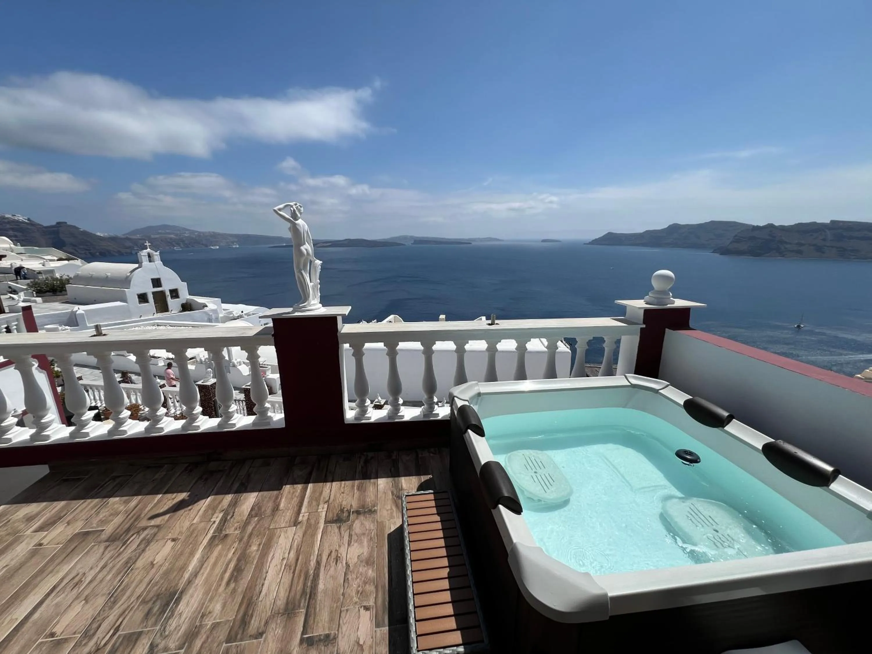 Hot Tub in Maryloujohn Villas Oia