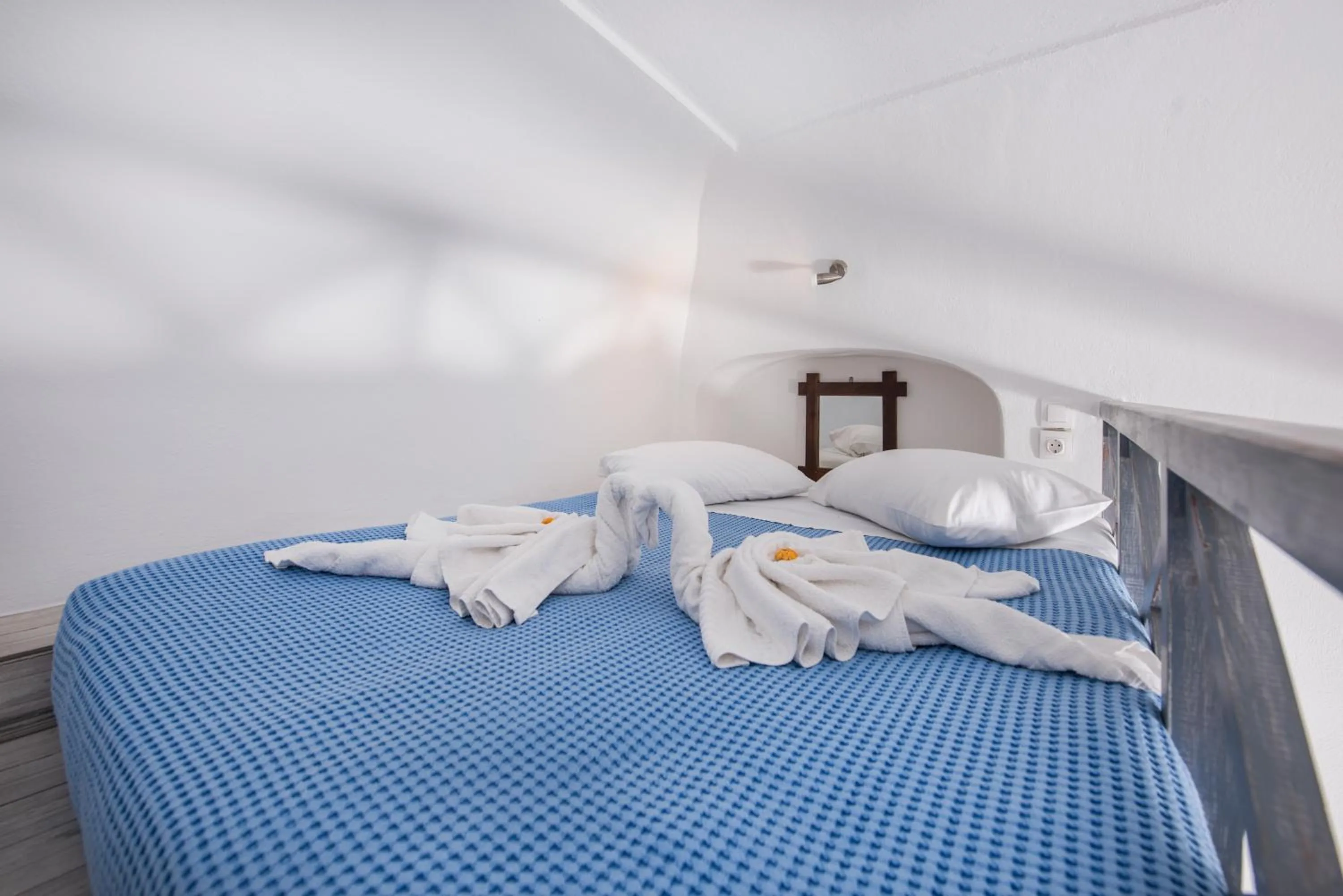 Bed in Maryloujohn Villas Oia