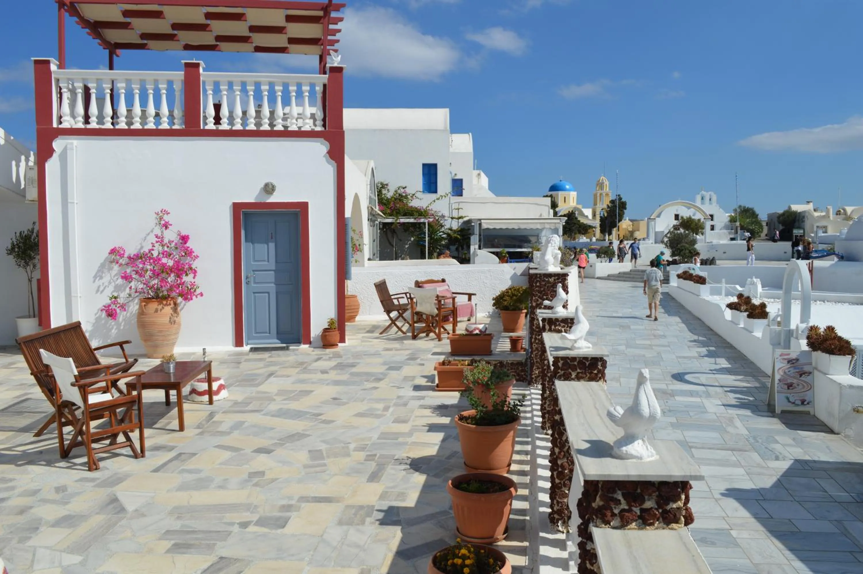 Facade/entrance in Maryloujohn Villas Oia