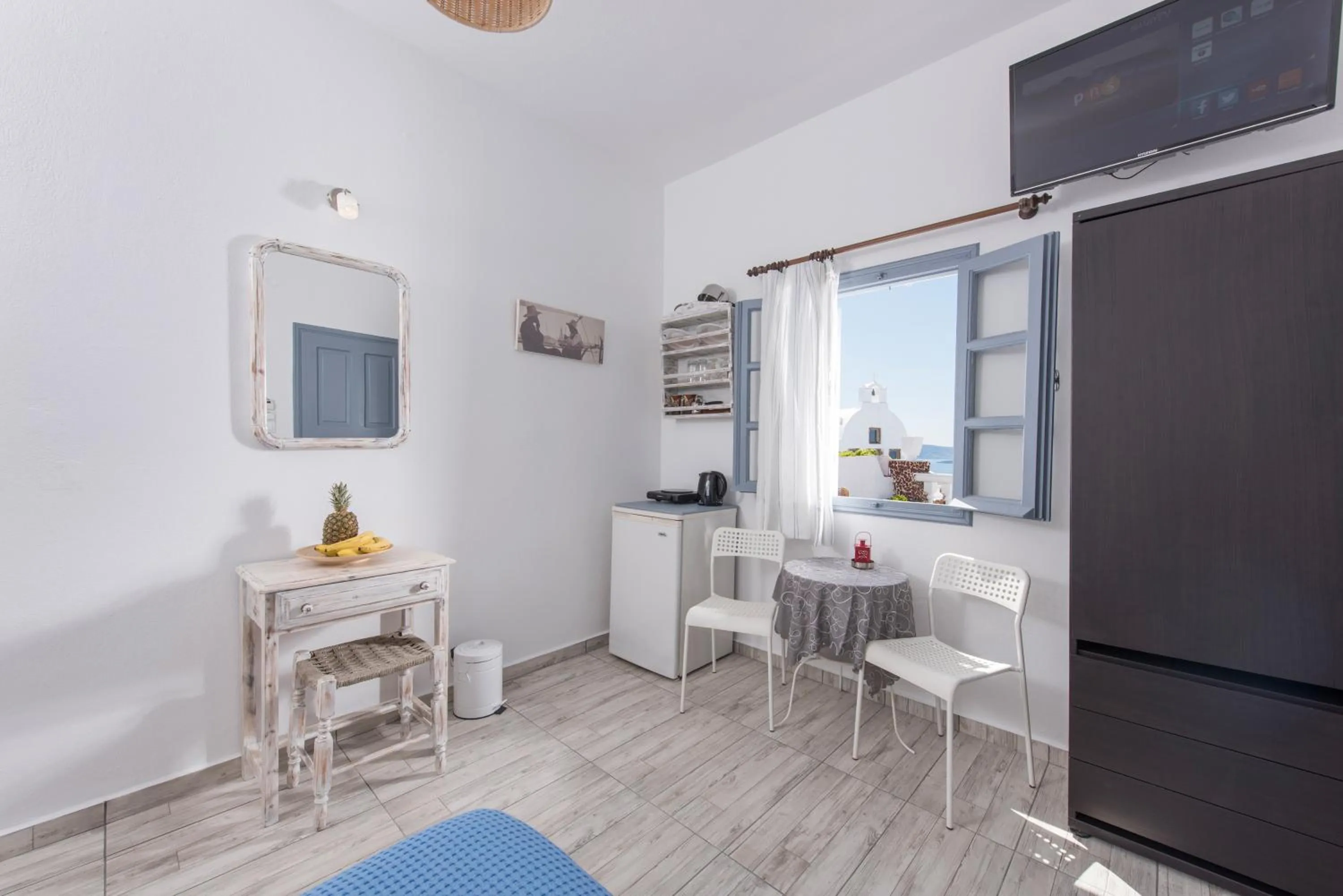 Coffee/tea facilities in Maryloujohn Villas Oia