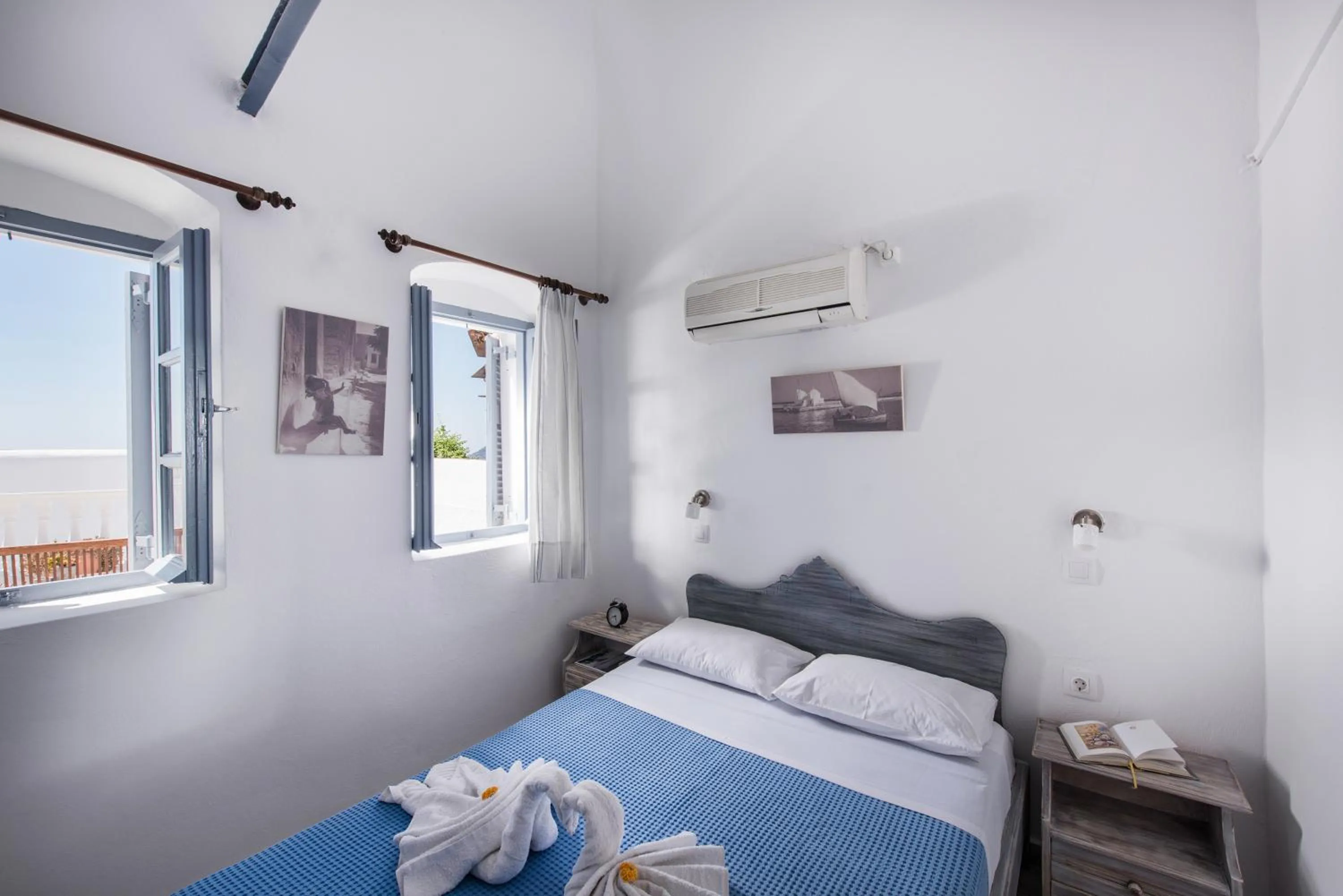 Bedroom, Bed in Maryloujohn Villas Oia