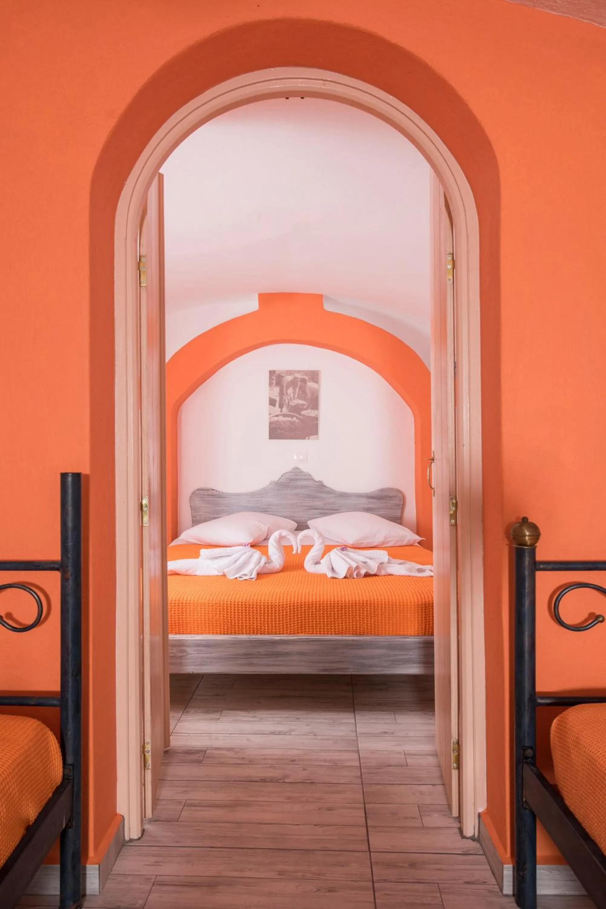 Bedroom, Bed in Maryloujohn Villas Oia