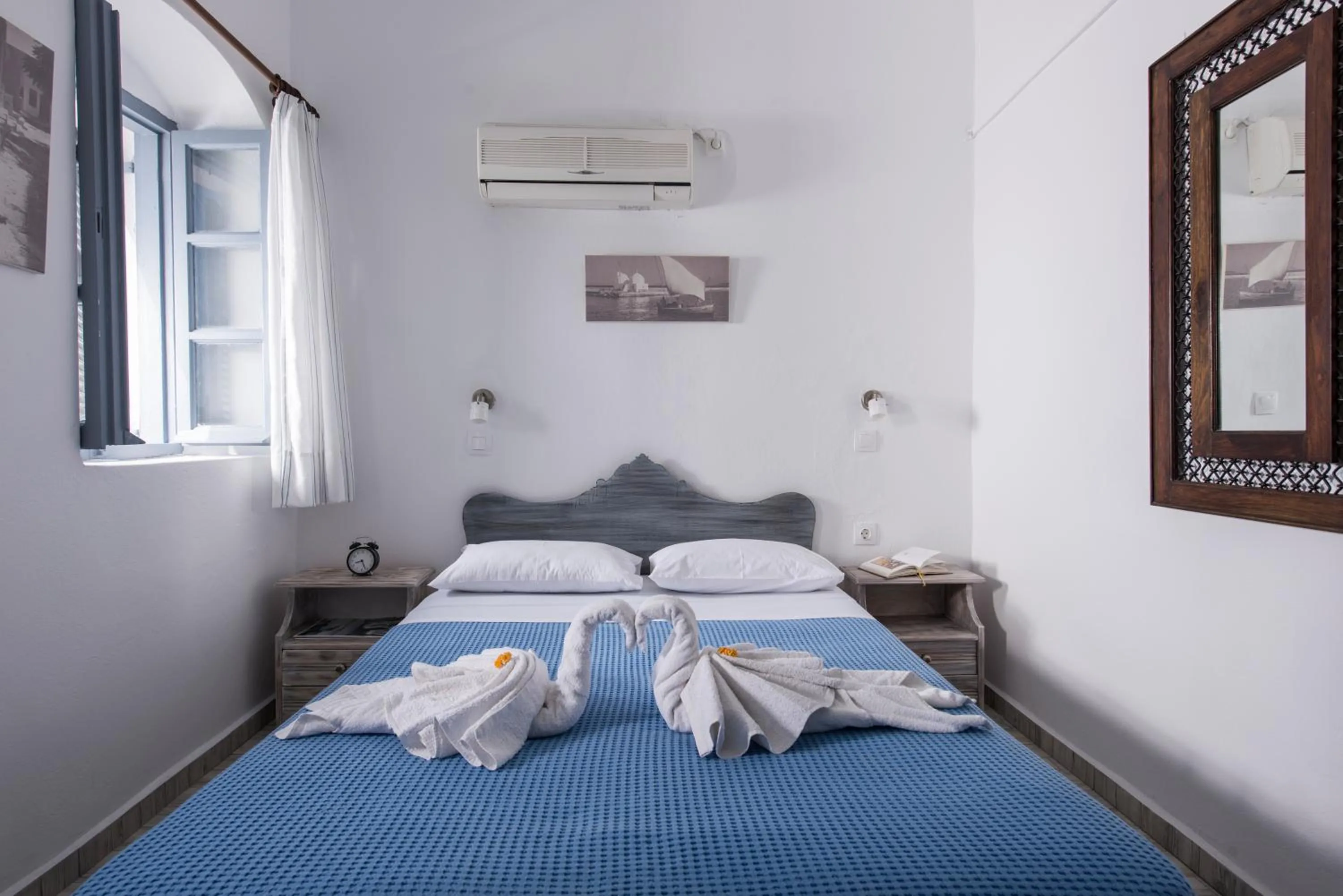 Bedroom, Bed in Maryloujohn Villas Oia