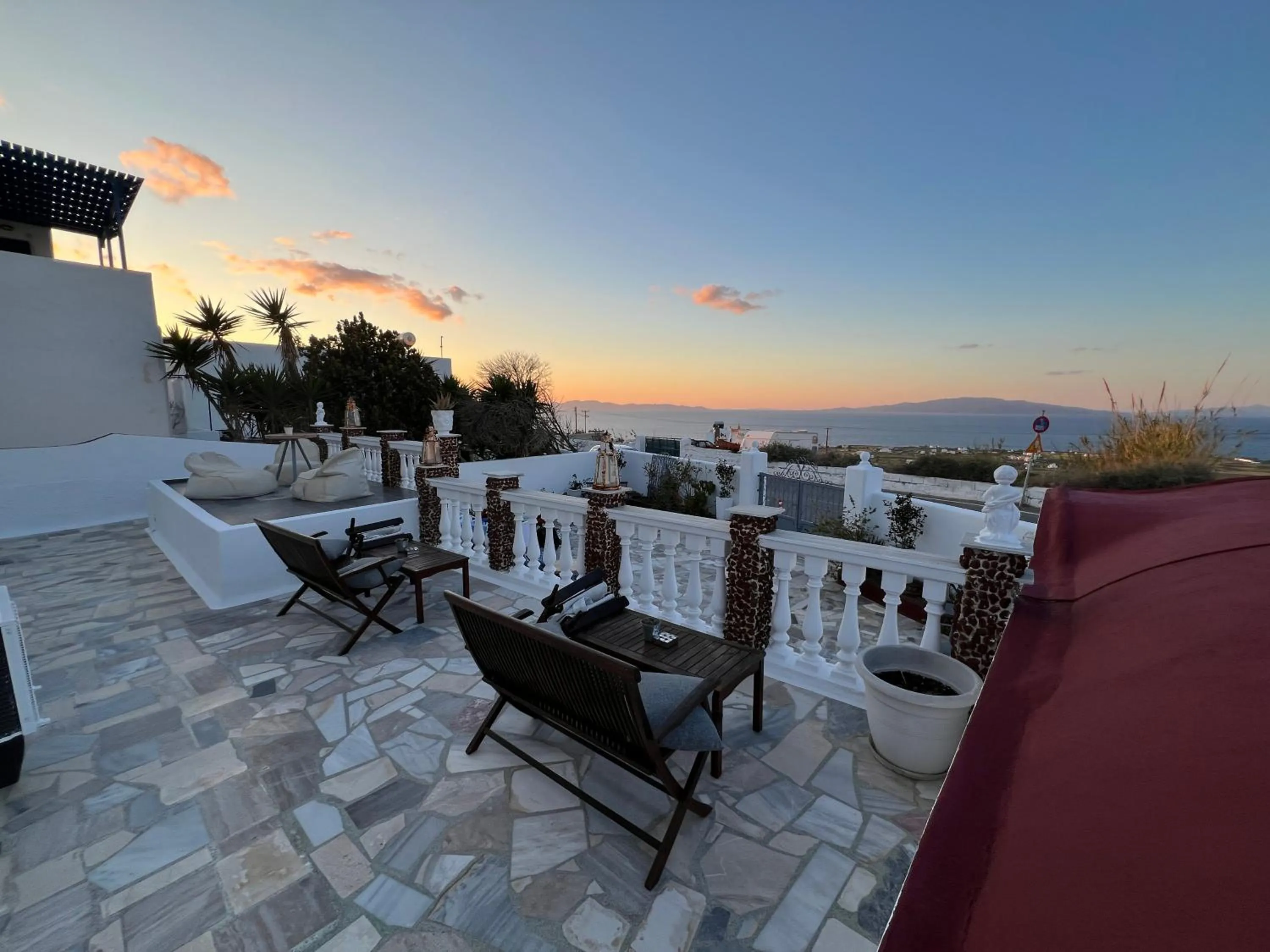 Seating area in Maryloujohn Villas Oia