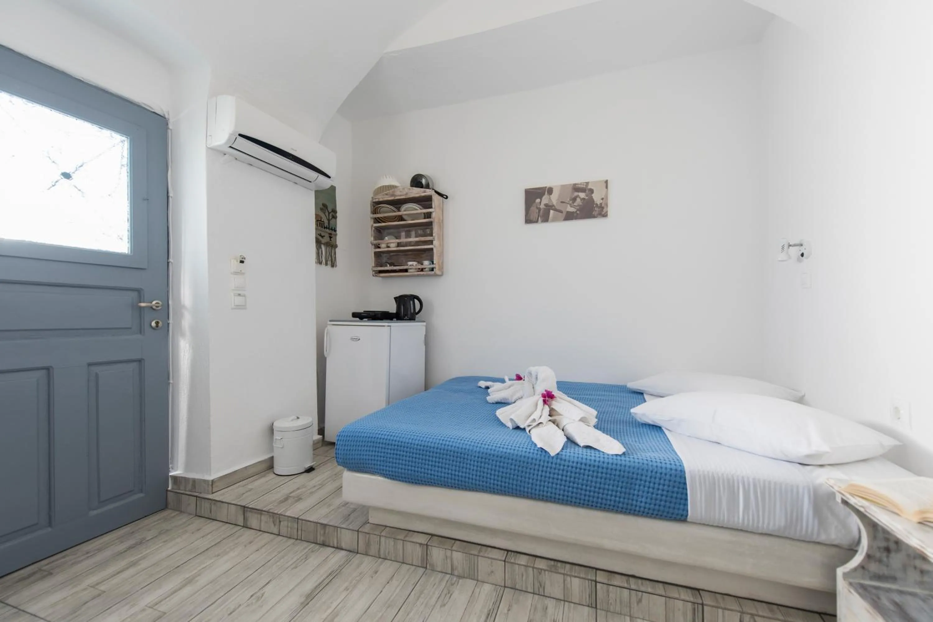 Bedroom, Bed in Maryloujohn Villas Oia