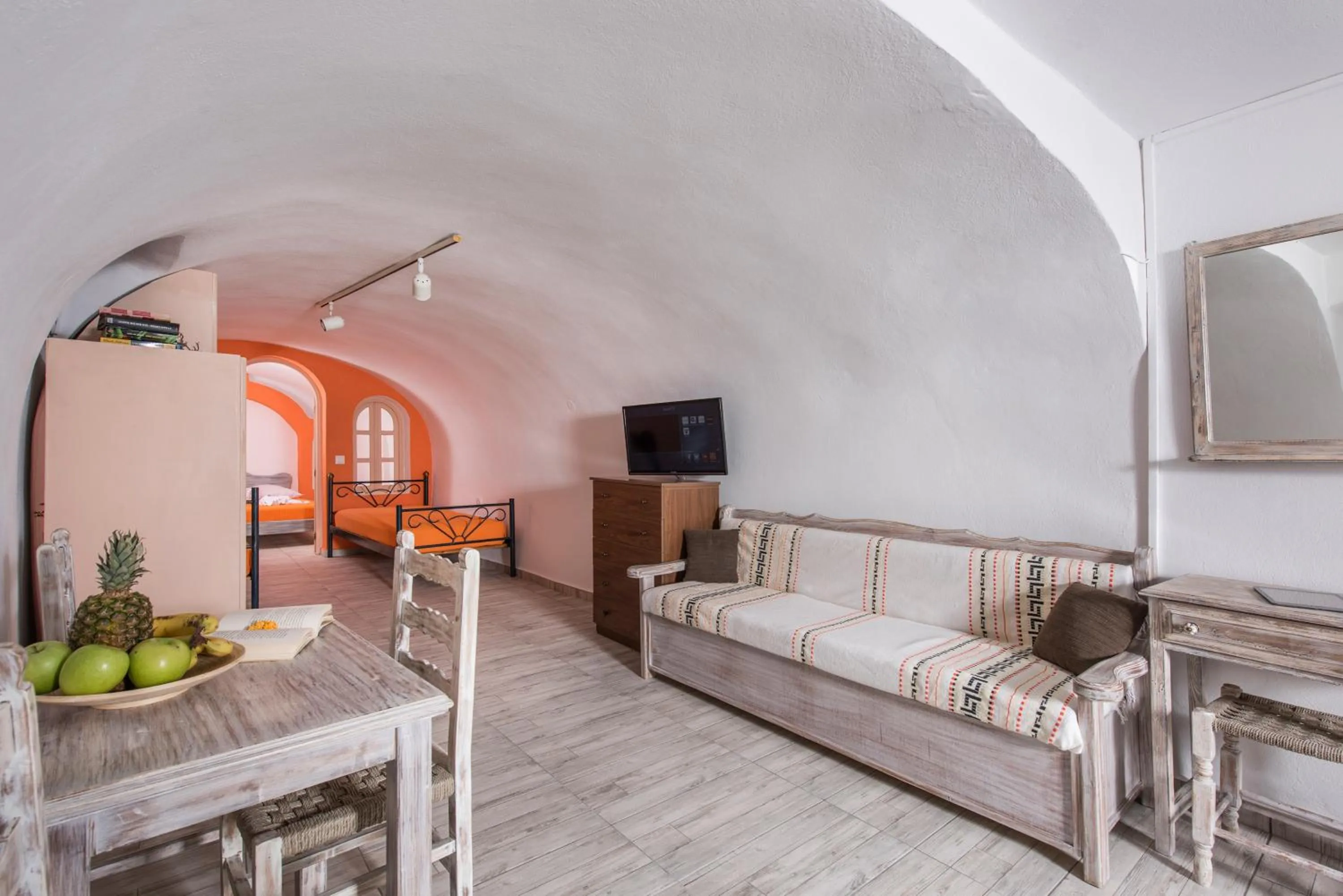 Coffee/tea facilities in Maryloujohn Villas Oia