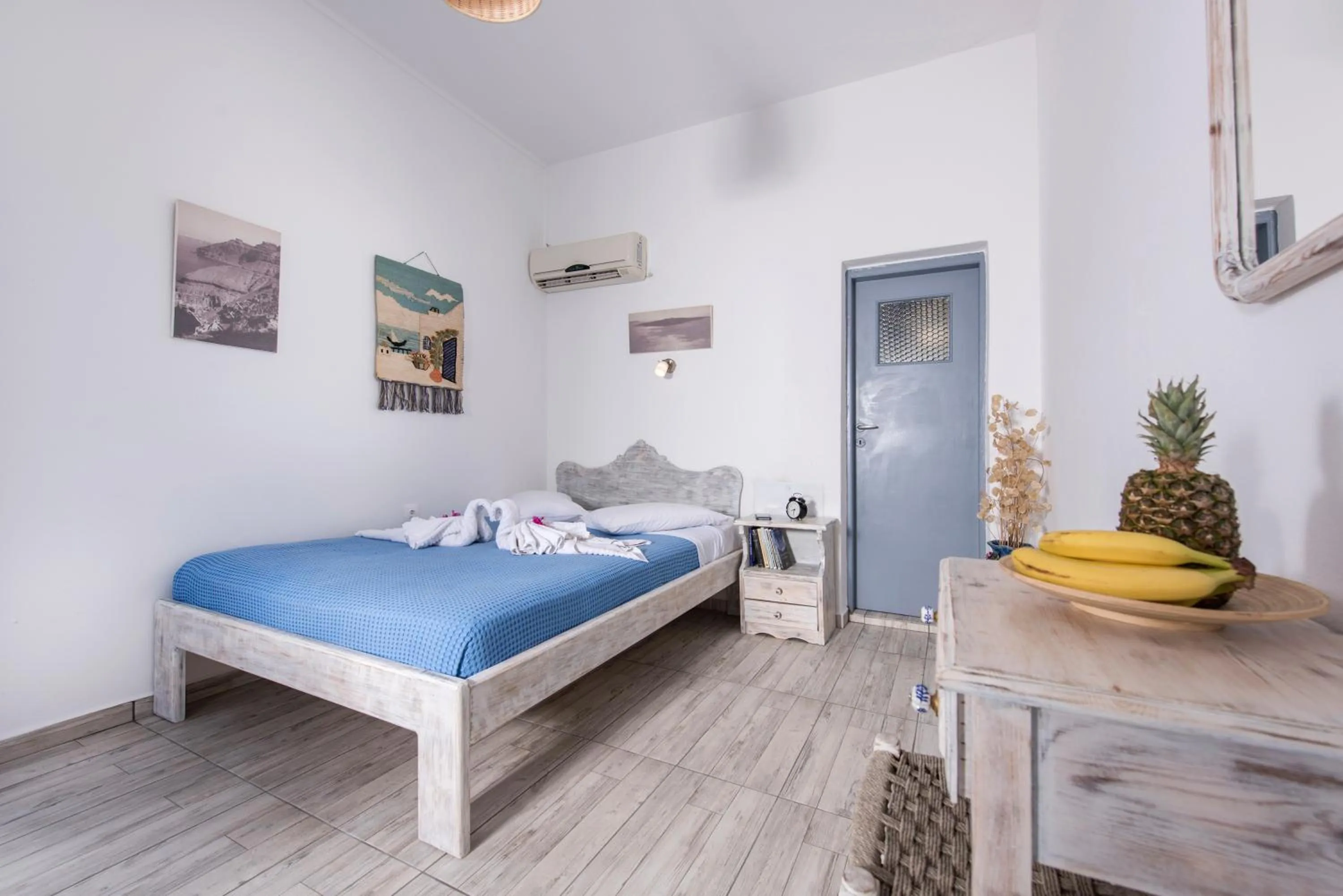 Bedroom, Bed in Maryloujohn Villas Oia