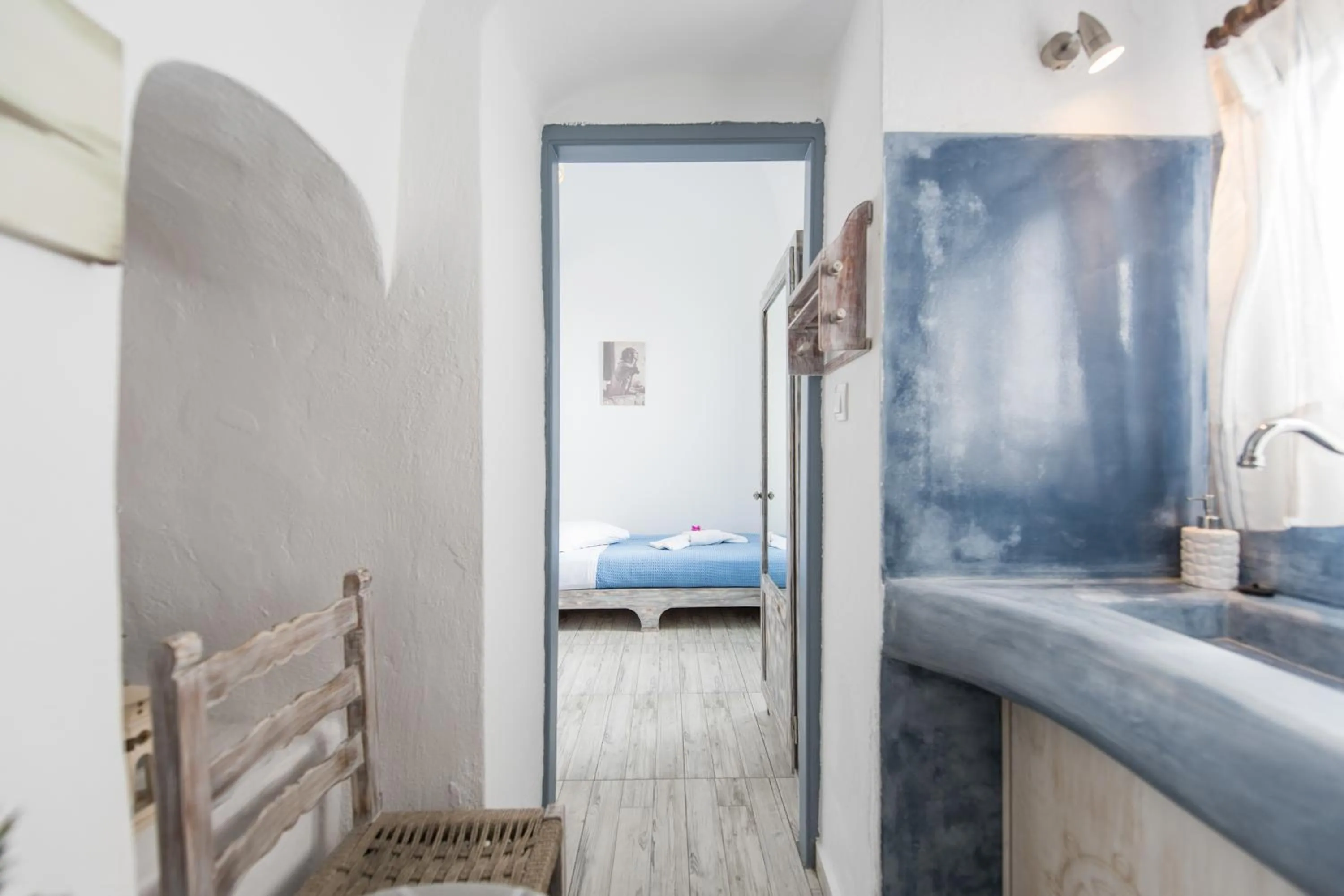 Dining area, Bed in Maryloujohn Villas Oia