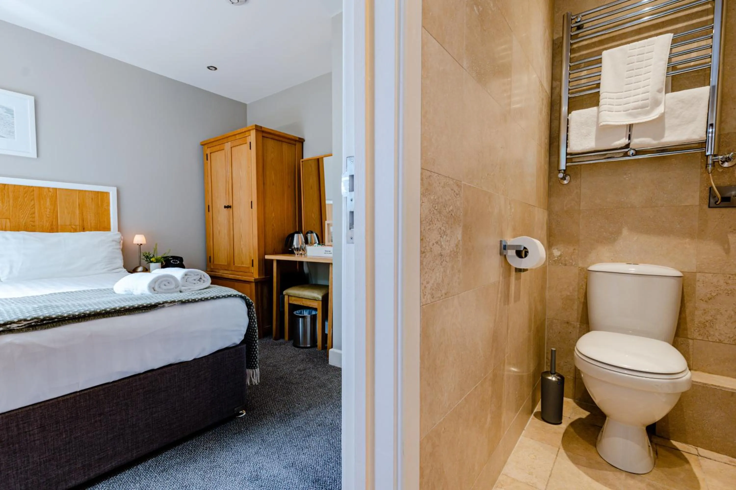 Triple Room in The Golden Lion, Newport, PEMBROKESHIRE