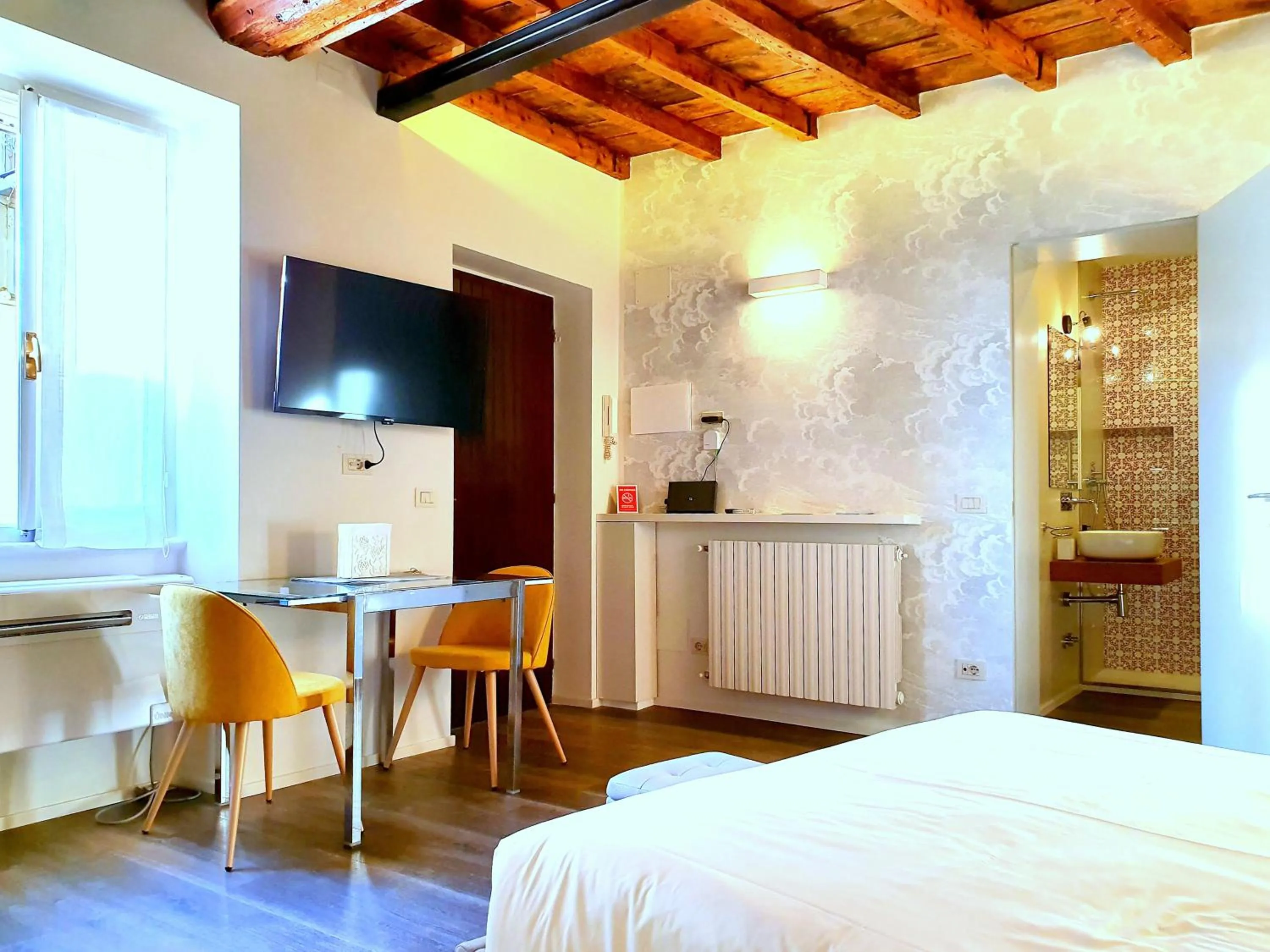 Dining area, Bed in Heart Milan Apartments Duomo Colonne