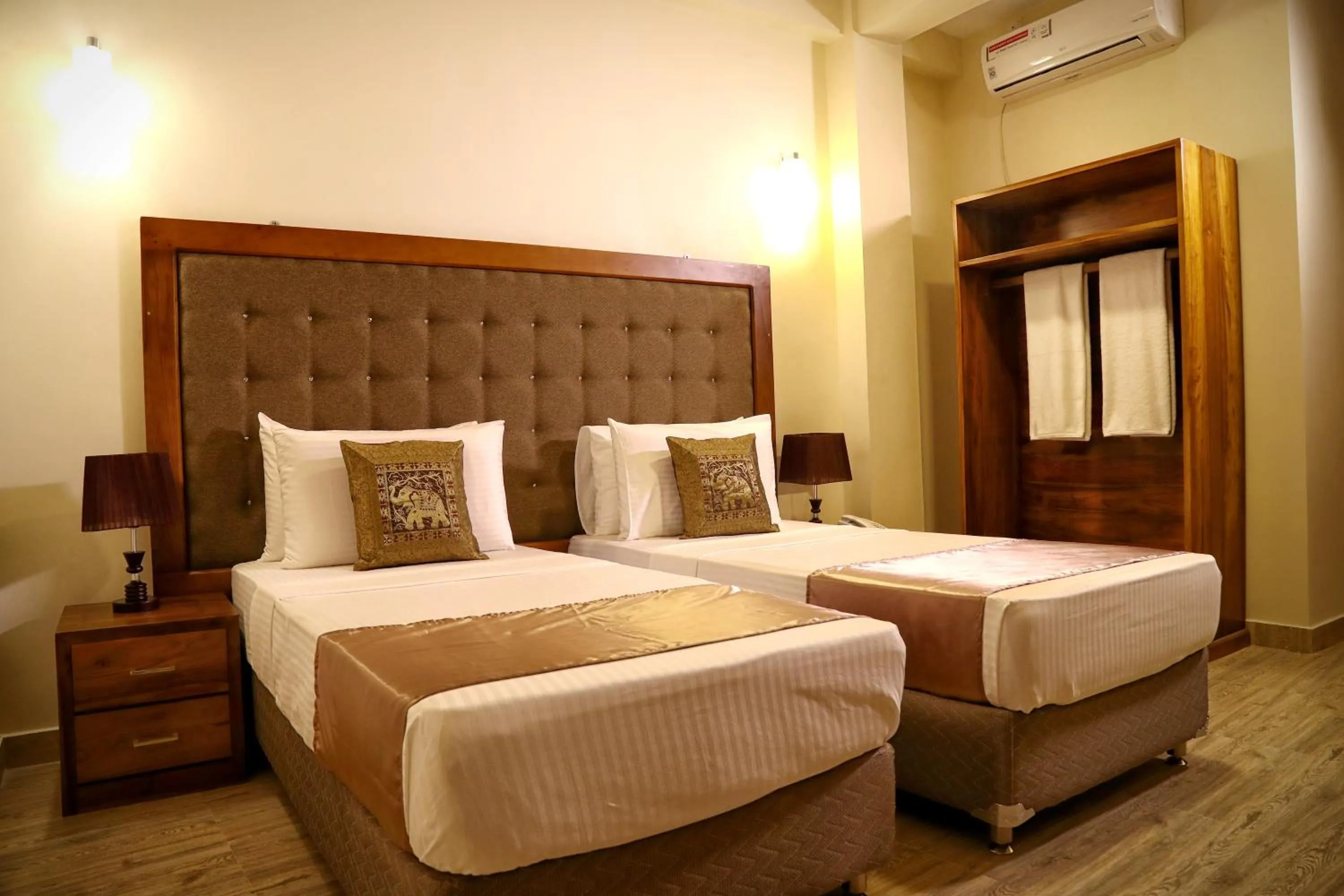 Photo of the whole room, Bed in Vendol Maliga Edge