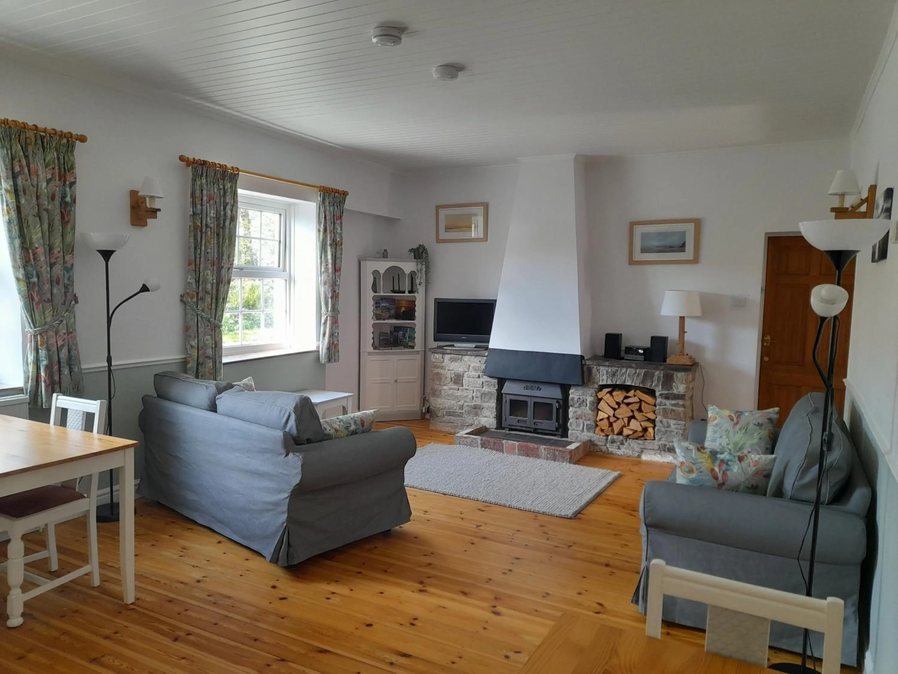 Communal lounge/ TV room in North Headborough