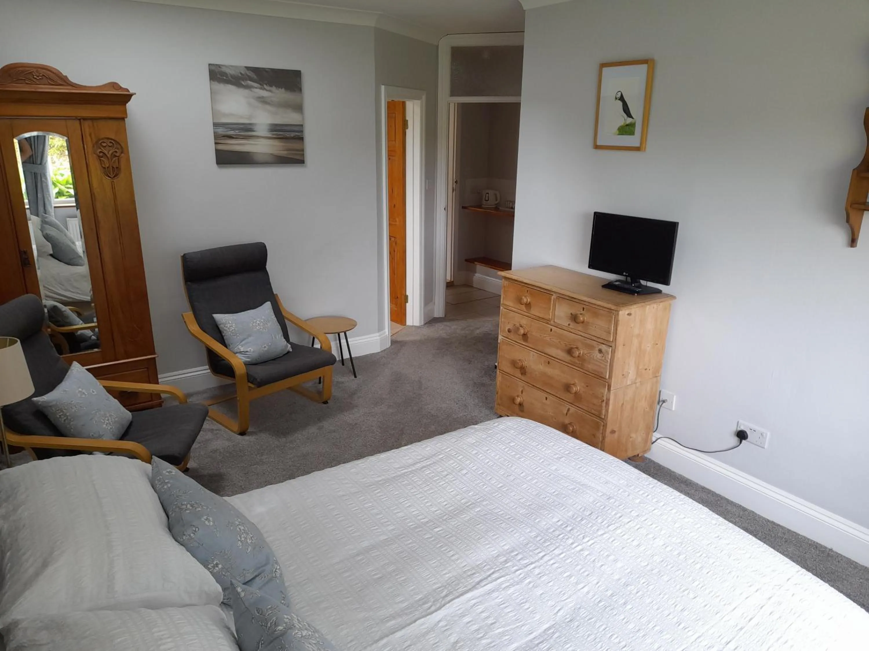 Bedroom, Bed in North Headborough