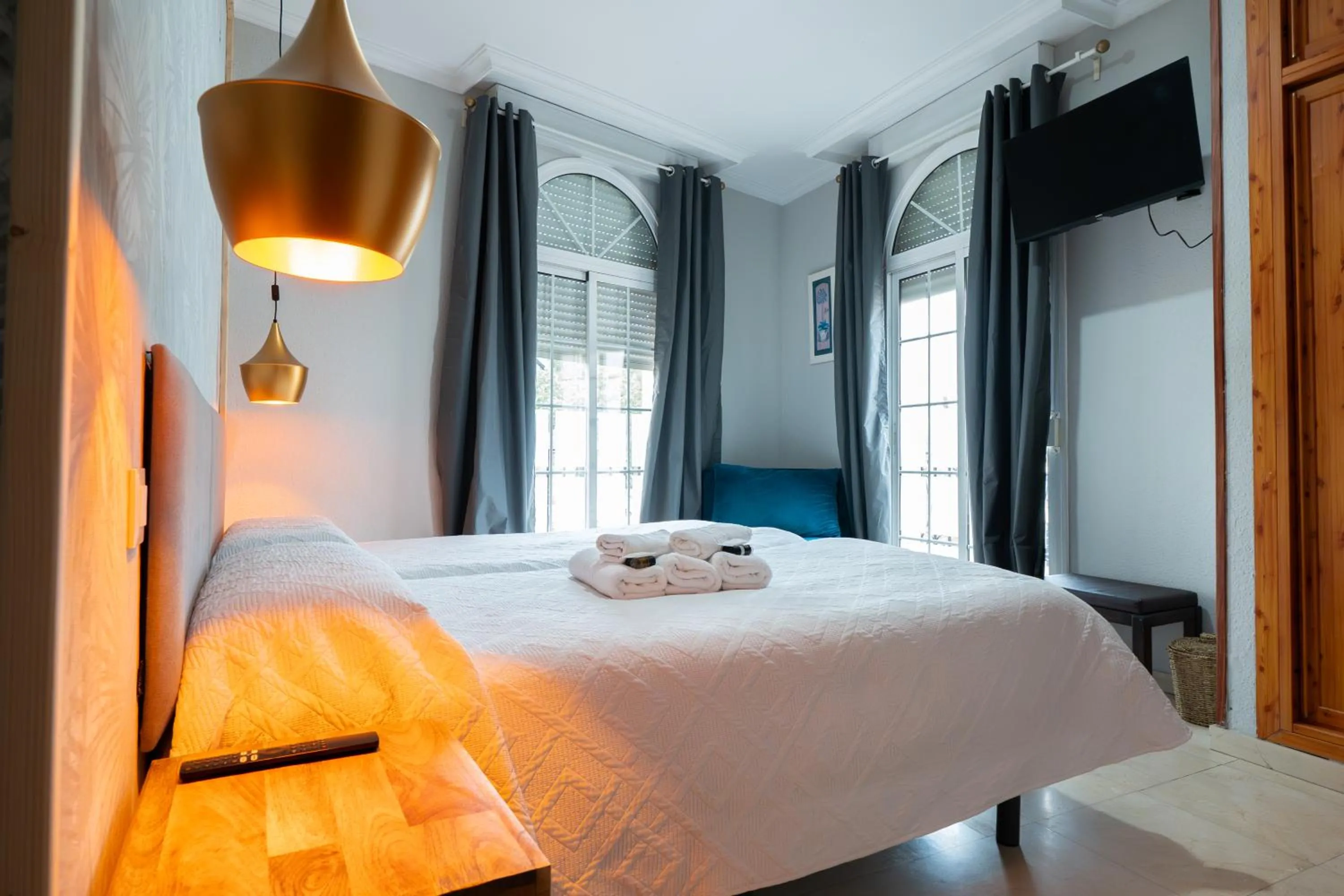 Property building, Bed in Hostal La Muralla