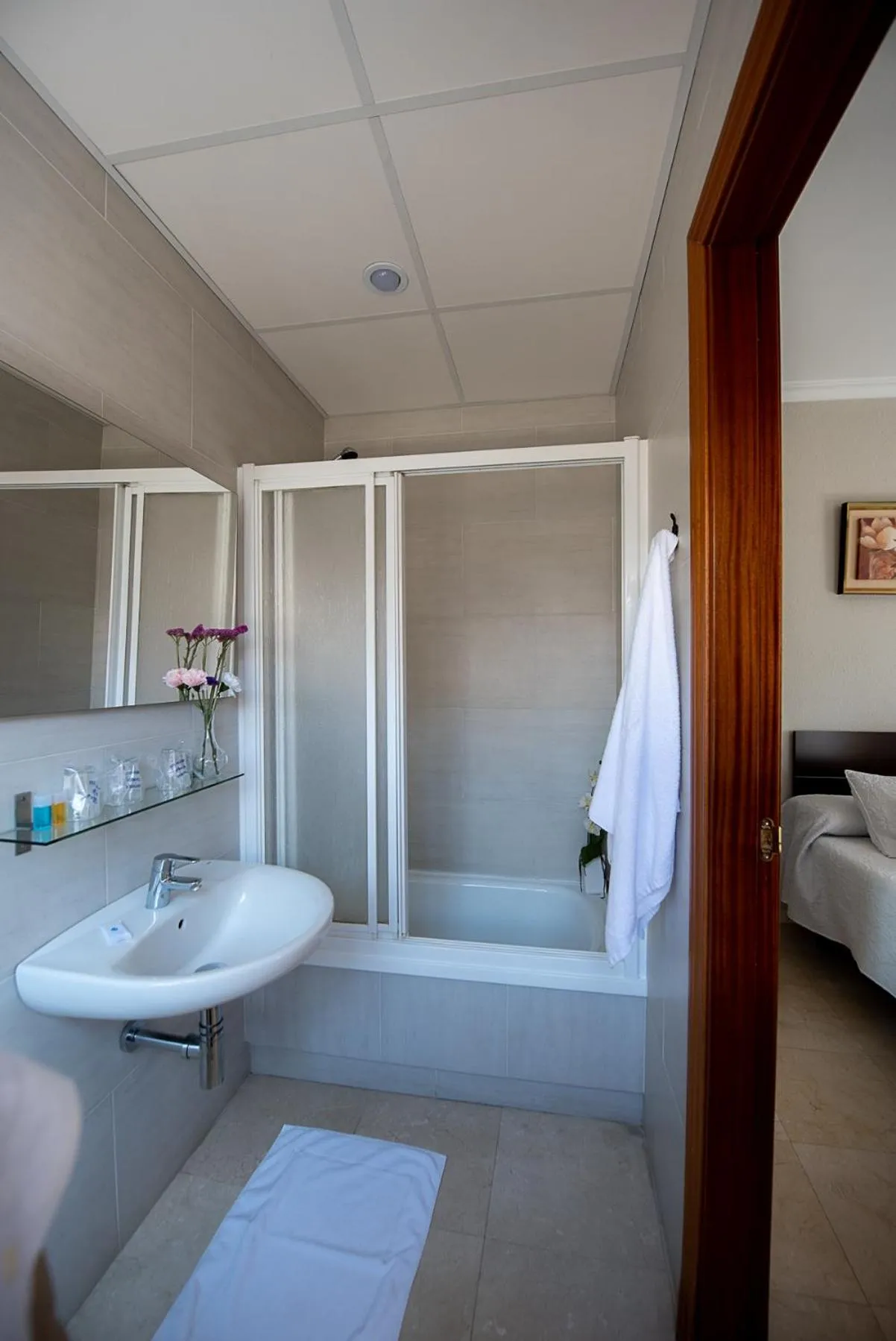 Bathroom in Hostal La Muralla