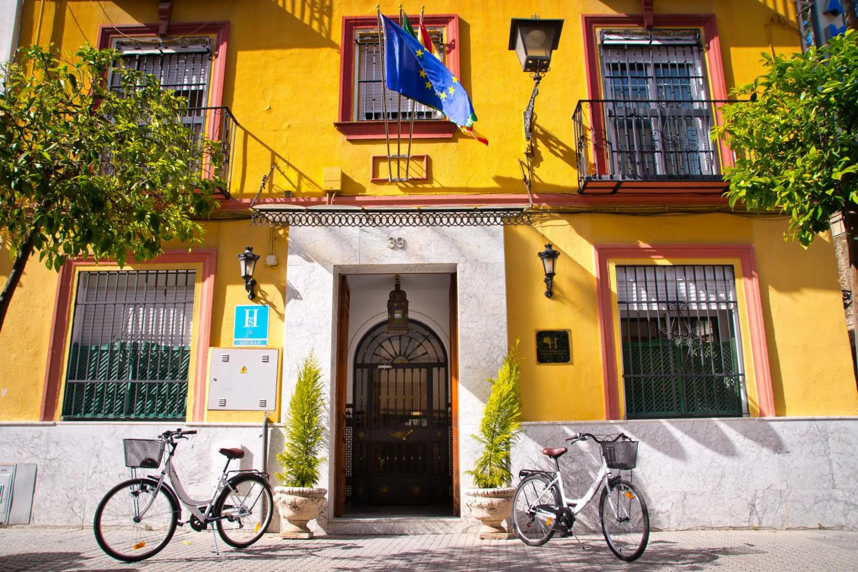 Facade/entrance in Hostal La Muralla