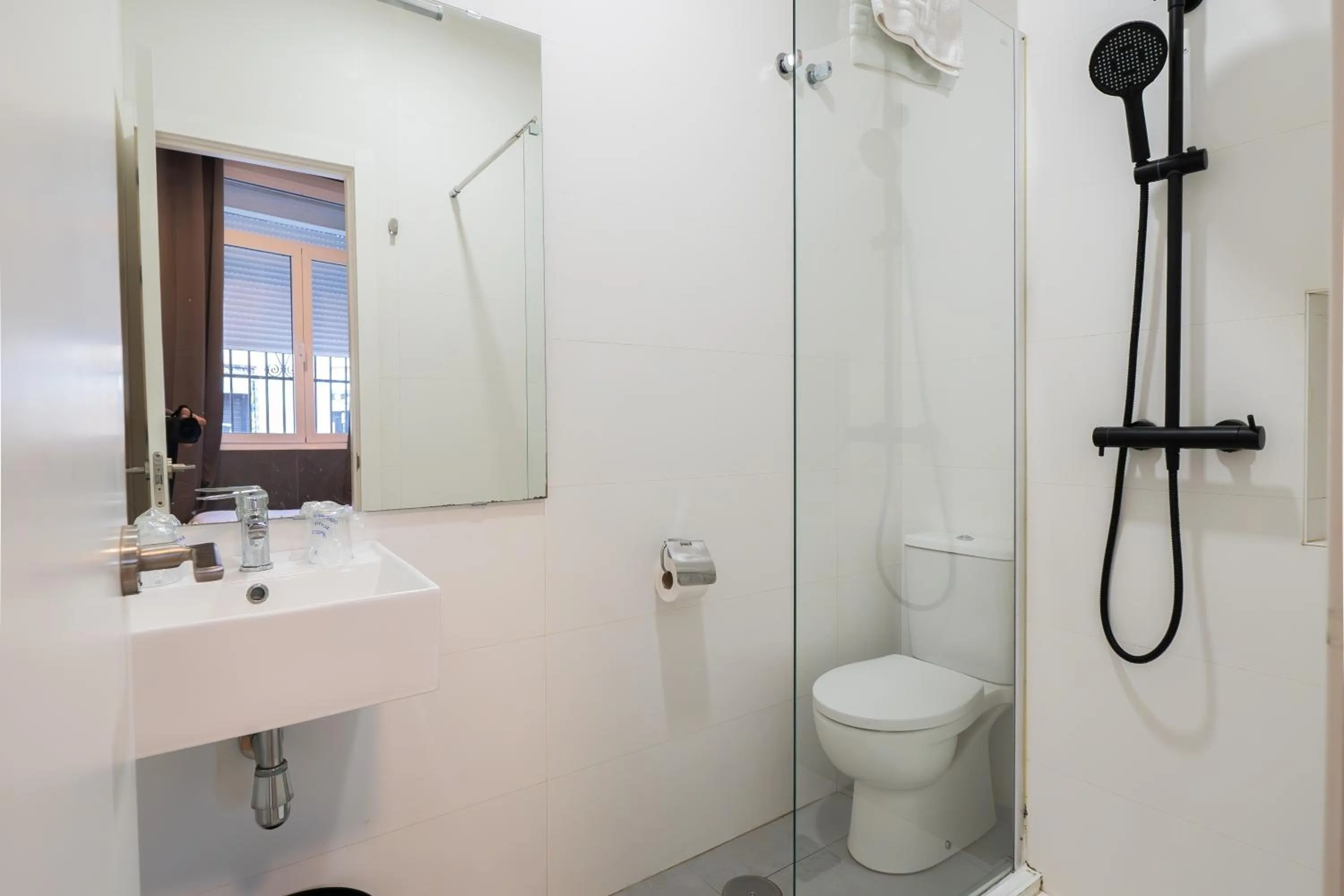 Bathroom in Hostal La Muralla