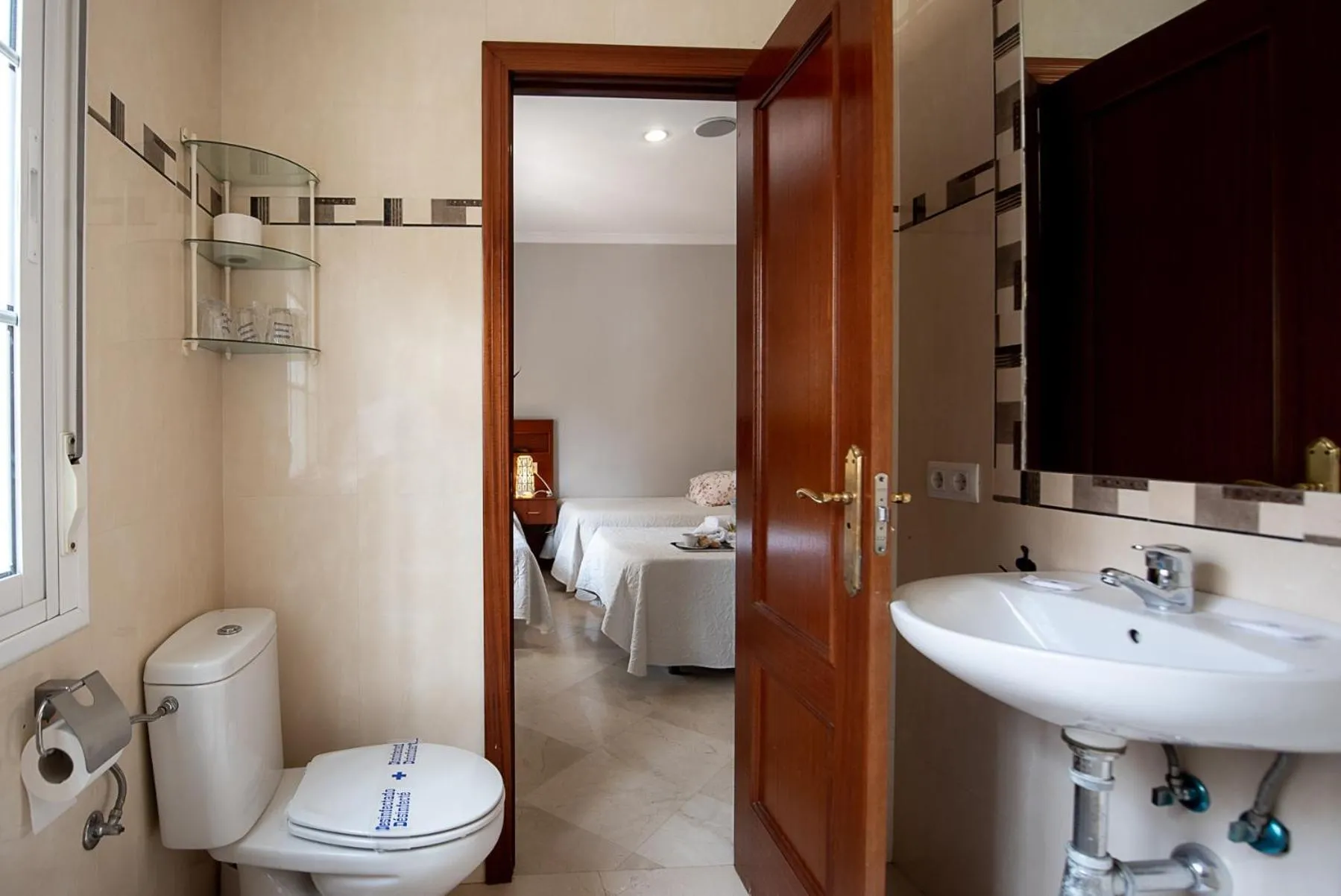 Bathroom in Hostal La Muralla