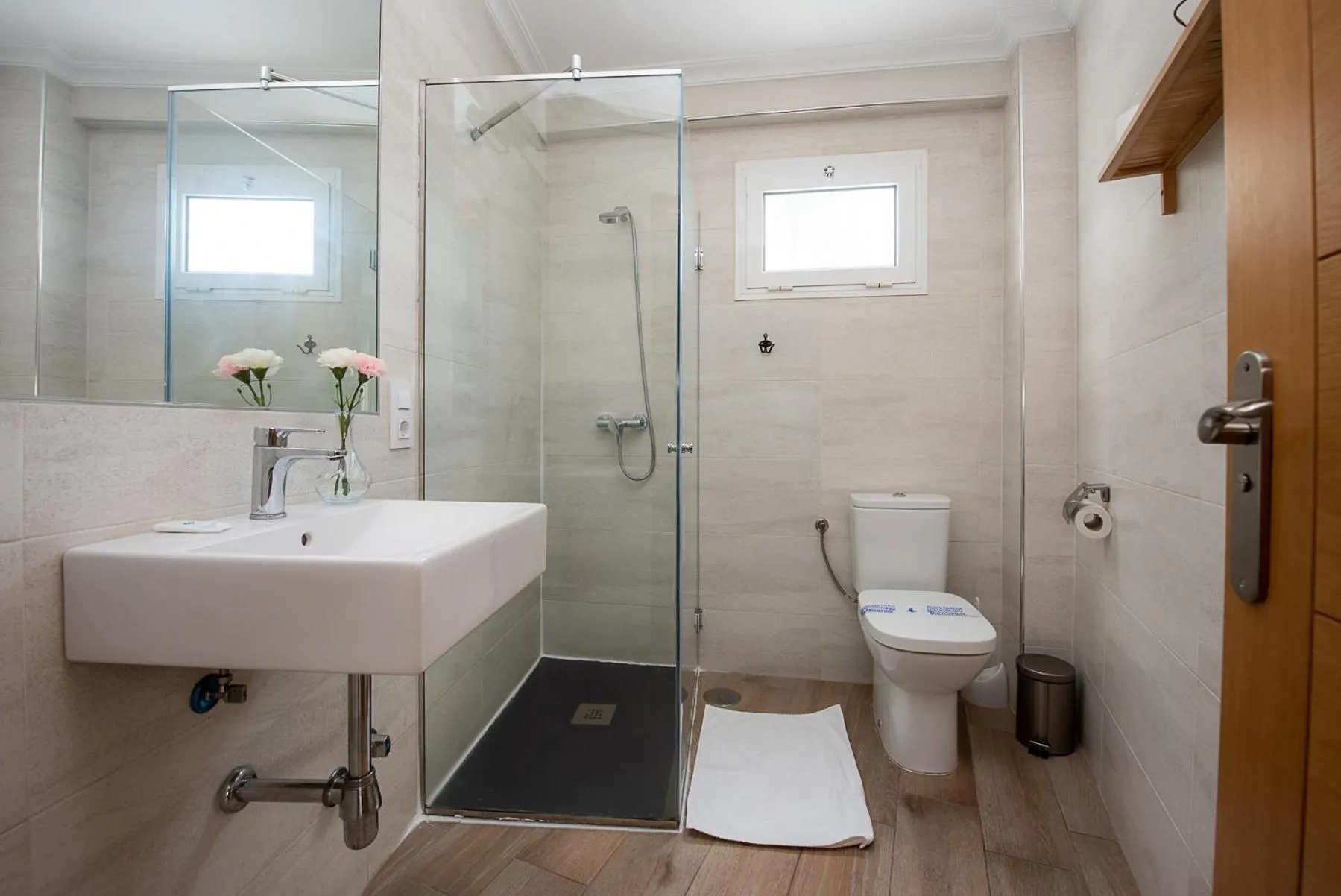 Bathroom in Hostal La Muralla