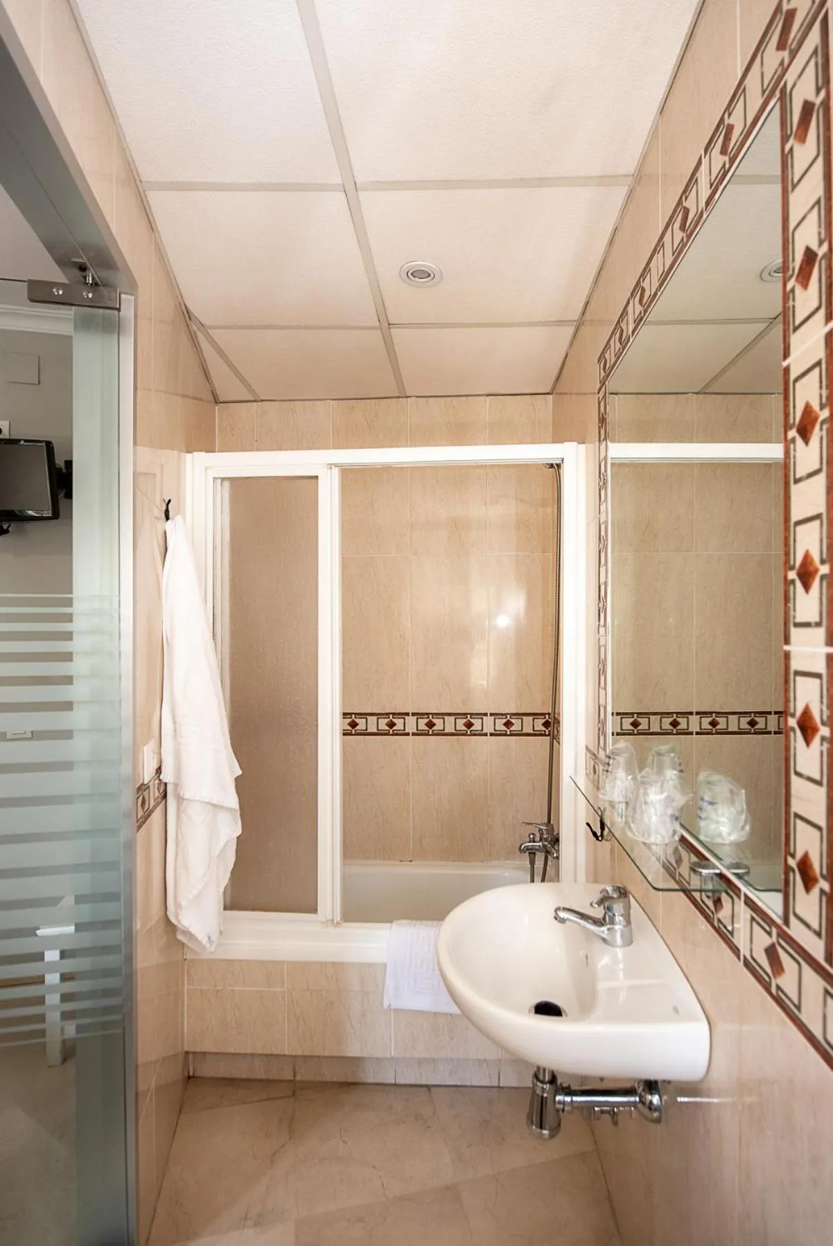 Shower in Hostal La Muralla