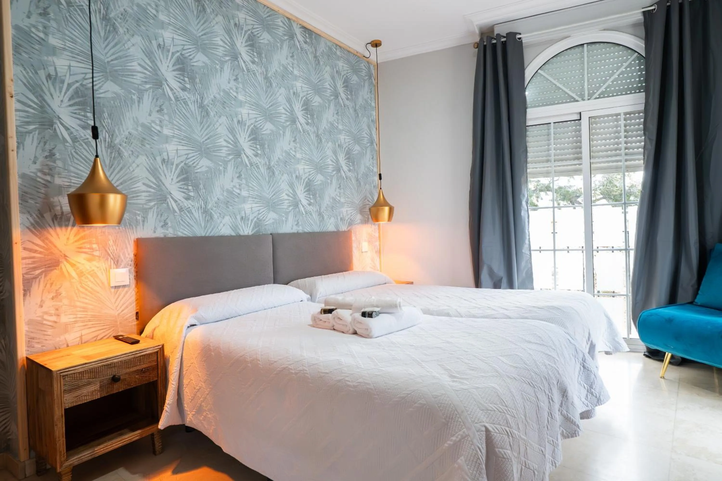 Property building, Bed in Hostal La Muralla