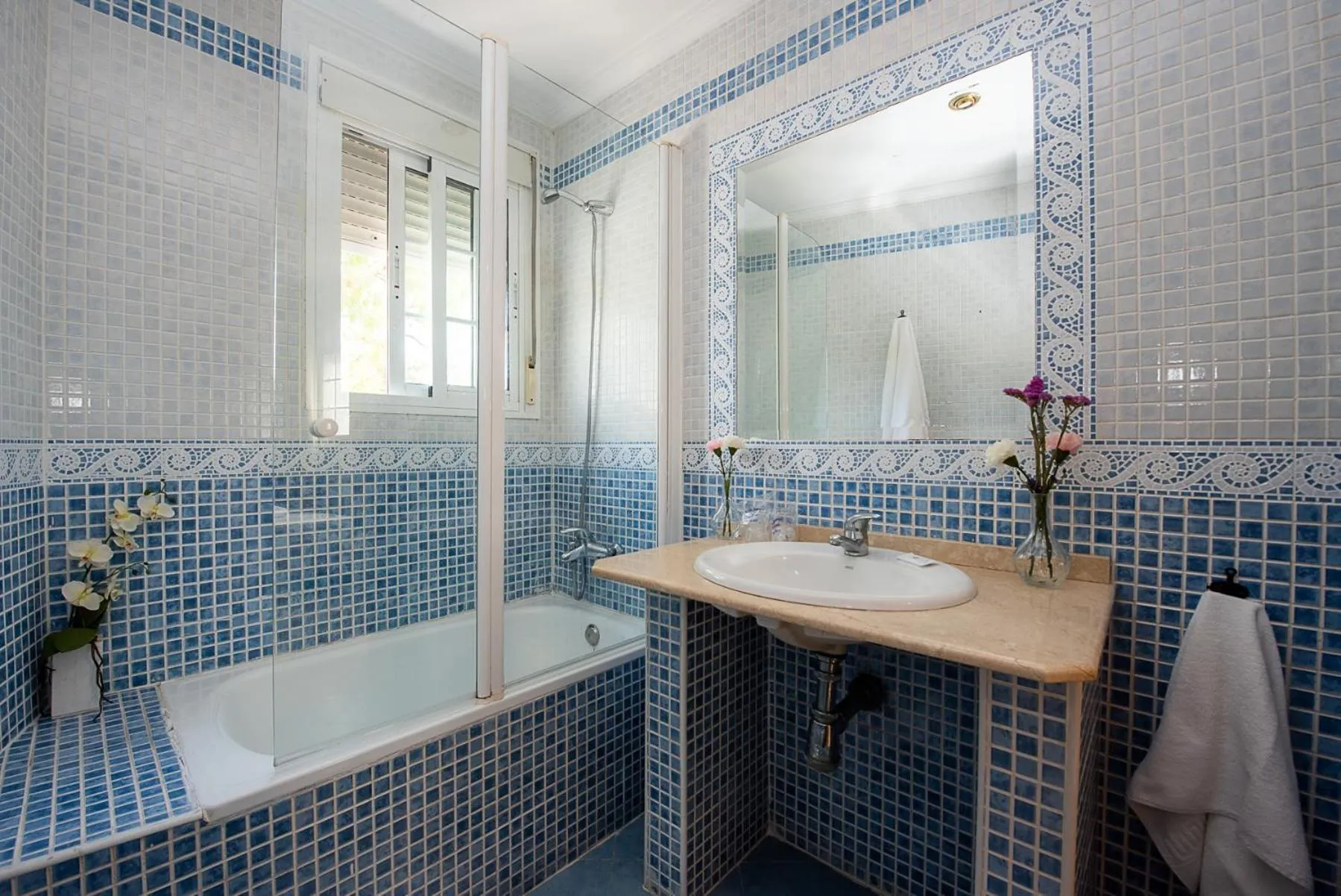 Bathroom in Hostal La Muralla