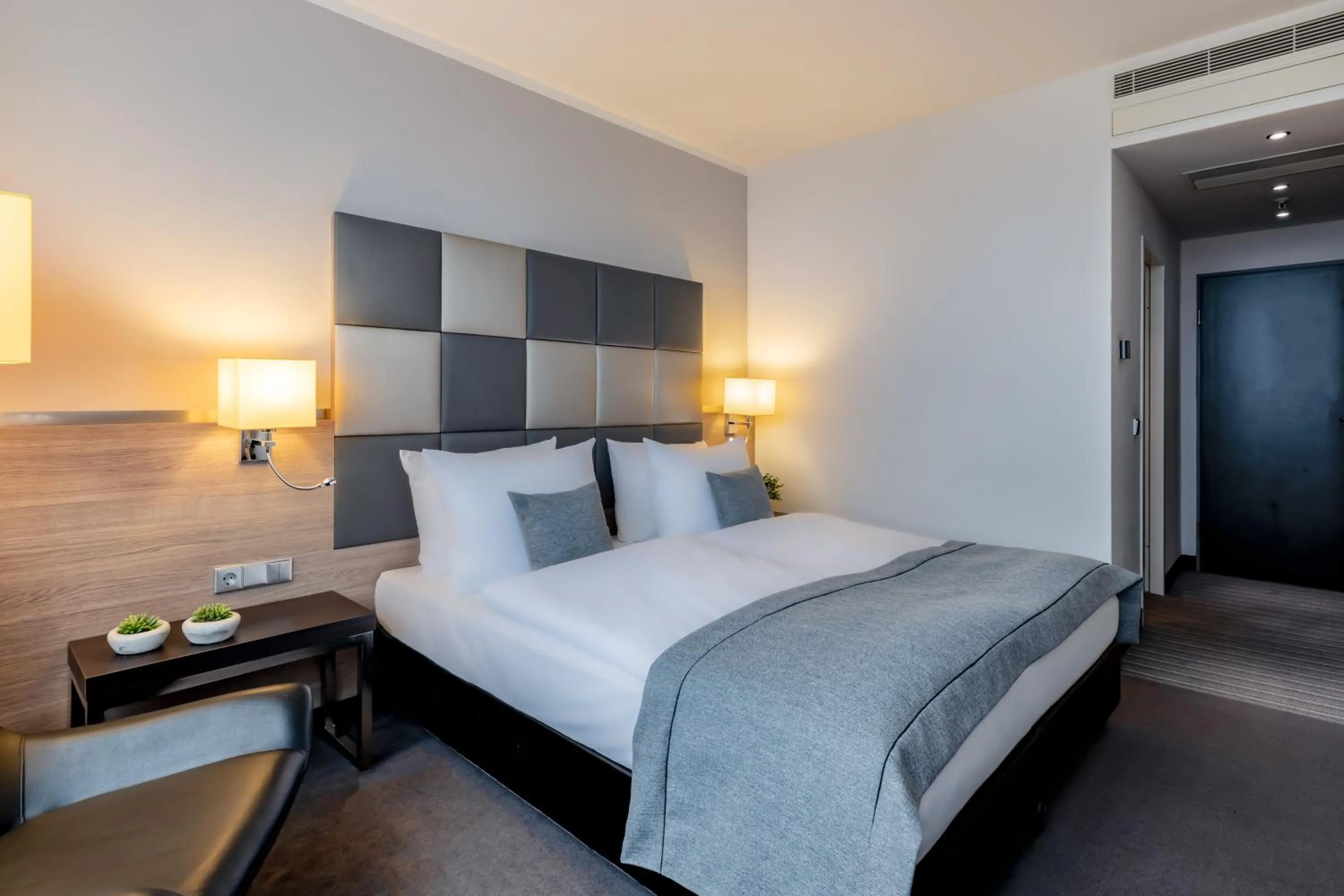 Photo of the whole room, Bed in Select Hotel Berlin Spiegelturm