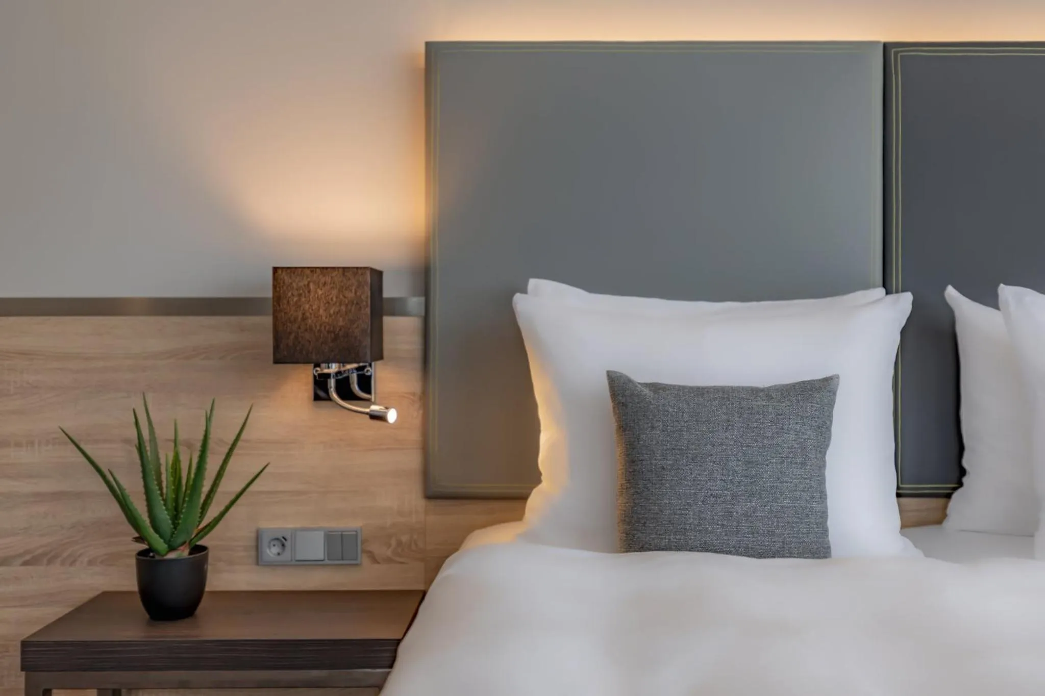 Bathroom, Bed in Select Hotel Berlin Spiegelturm