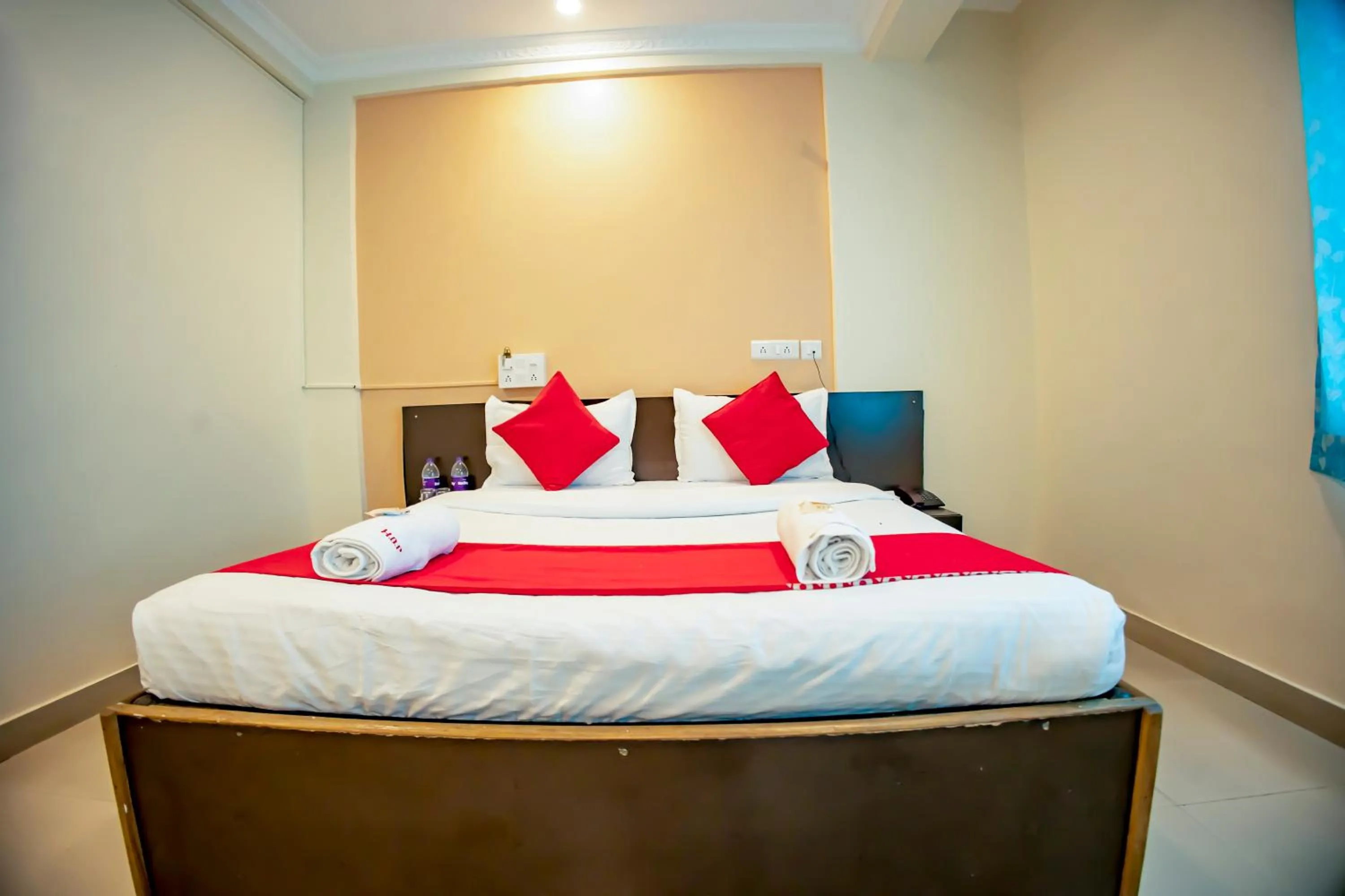 Bed in Hotel Om Palace