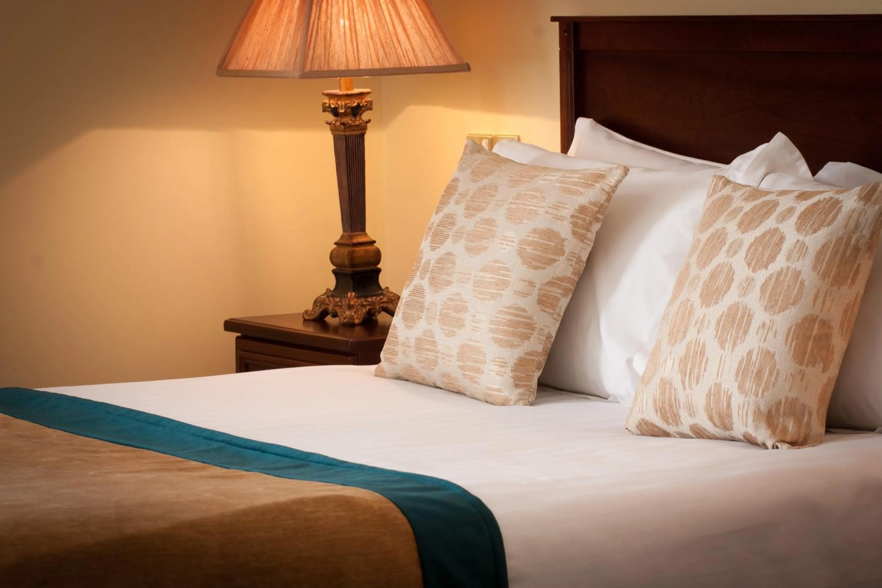 Bed in Meadow Court Hotel