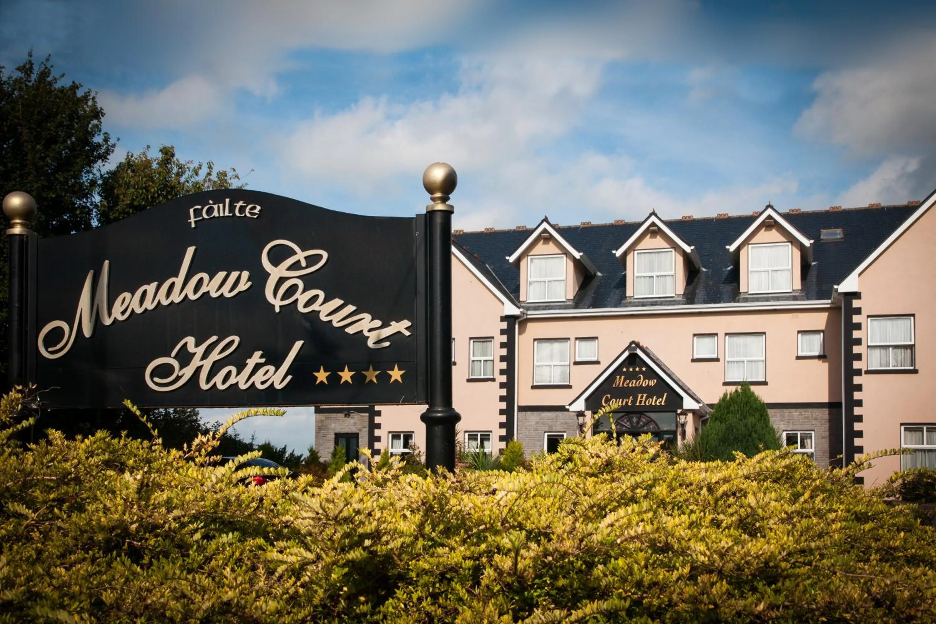 Facade/entrance in Meadow Court Hotel