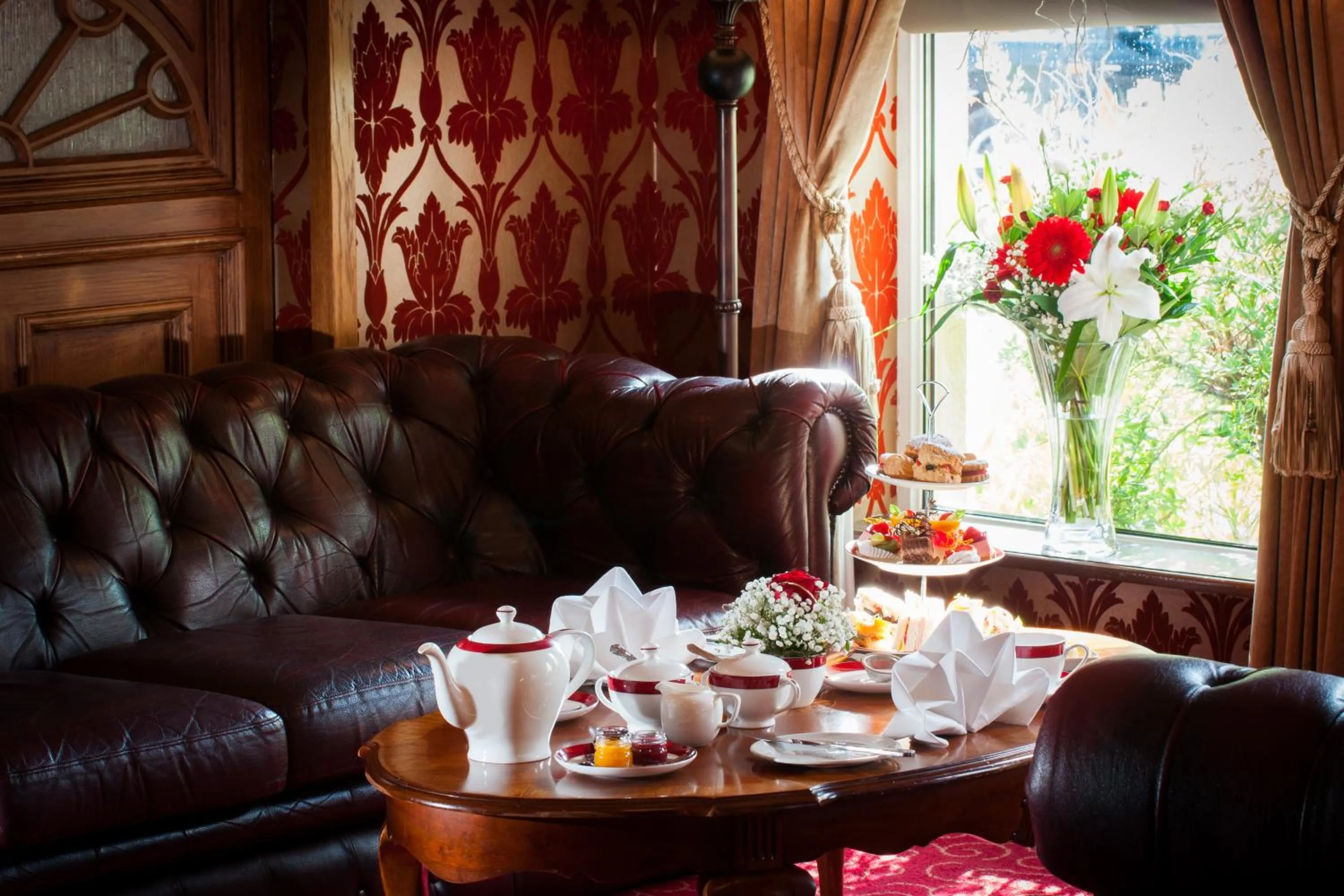 Lounge or bar in Meadow Court Hotel