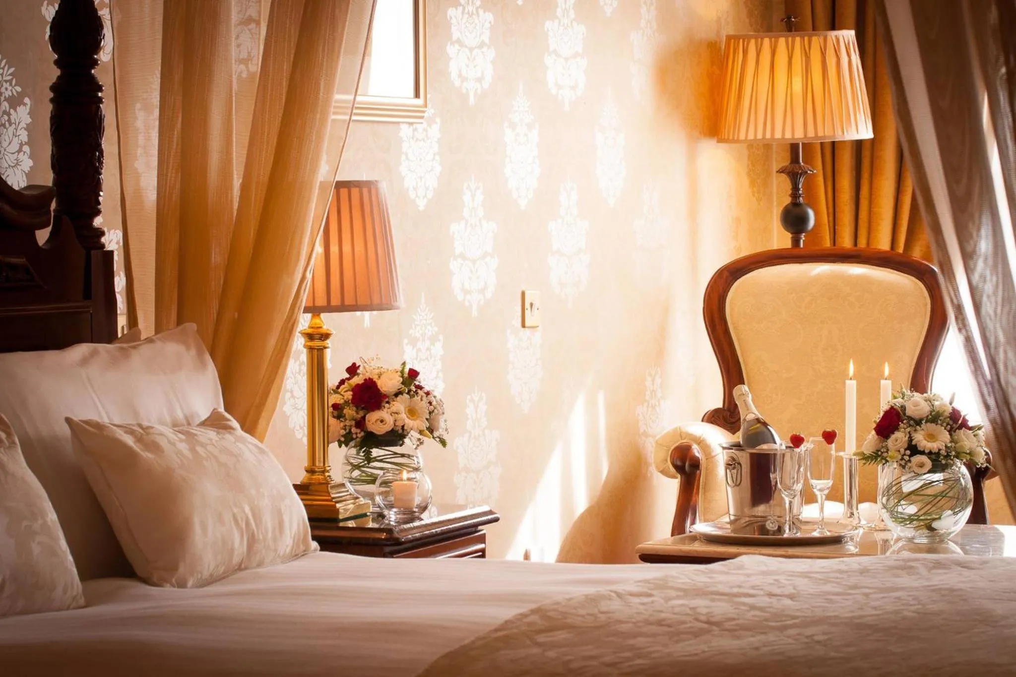 Bedroom, Bed in Meadow Court Hotel
