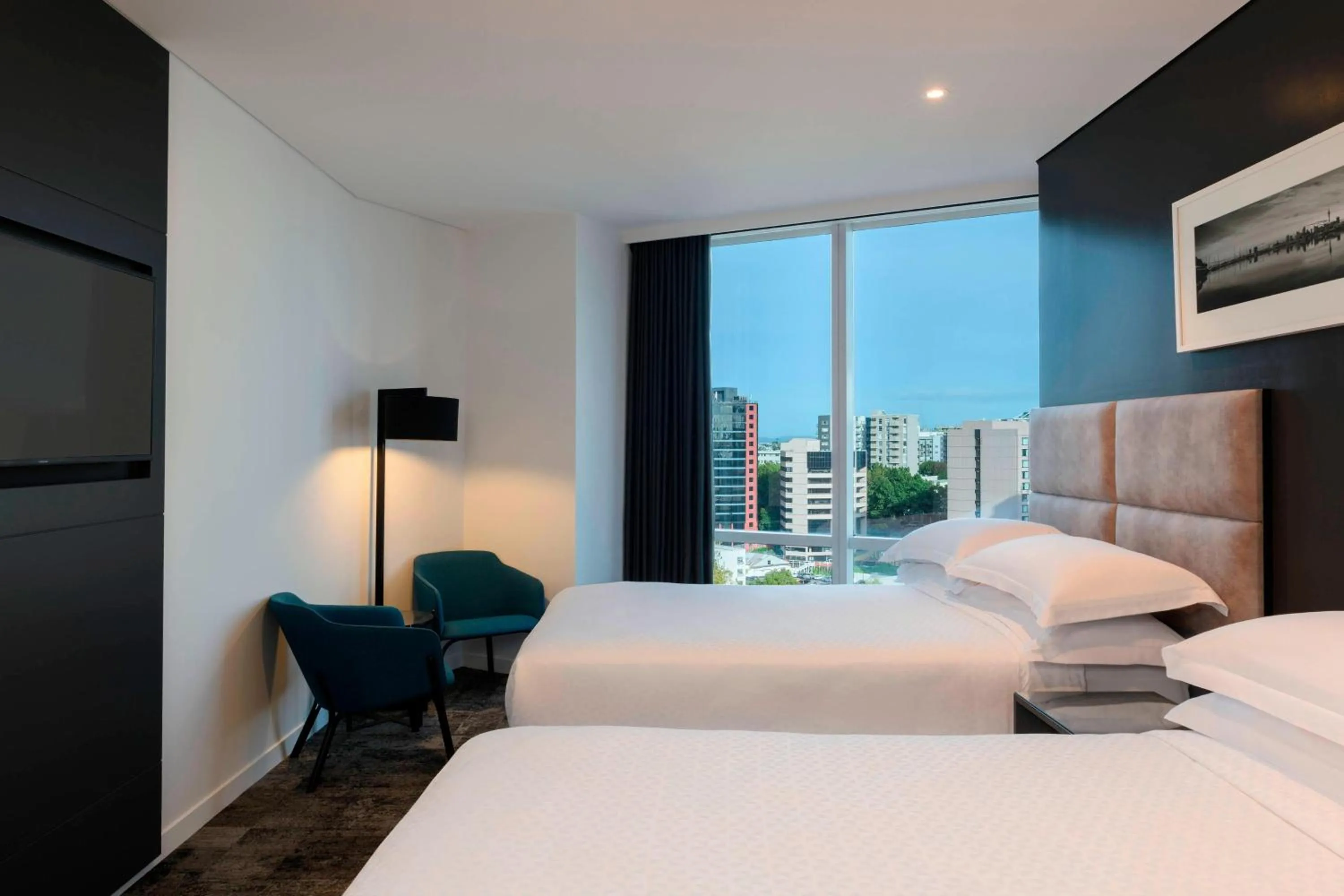 Photo of the whole room, Bed in Four Points by Sheraton Auckland