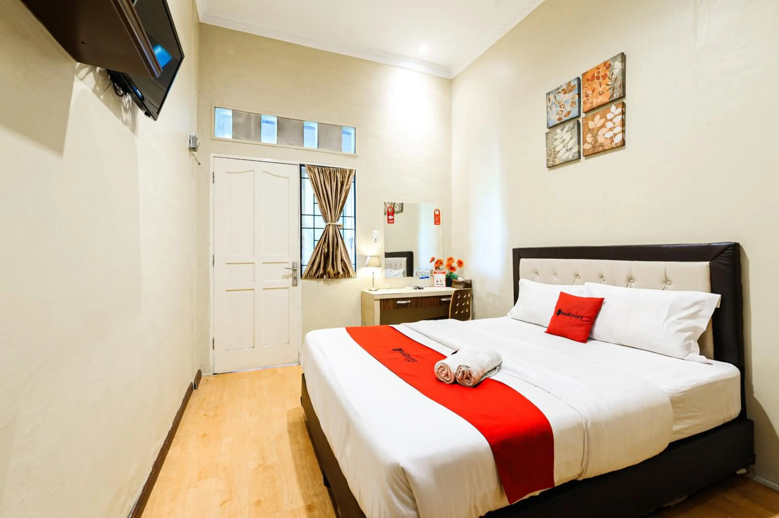 Bedroom, Bed in RedDoorz Plus near Universitas Sumatera Utara Bedroom, Bed in RedDoorz Plus near Universitas Sumatera Utara