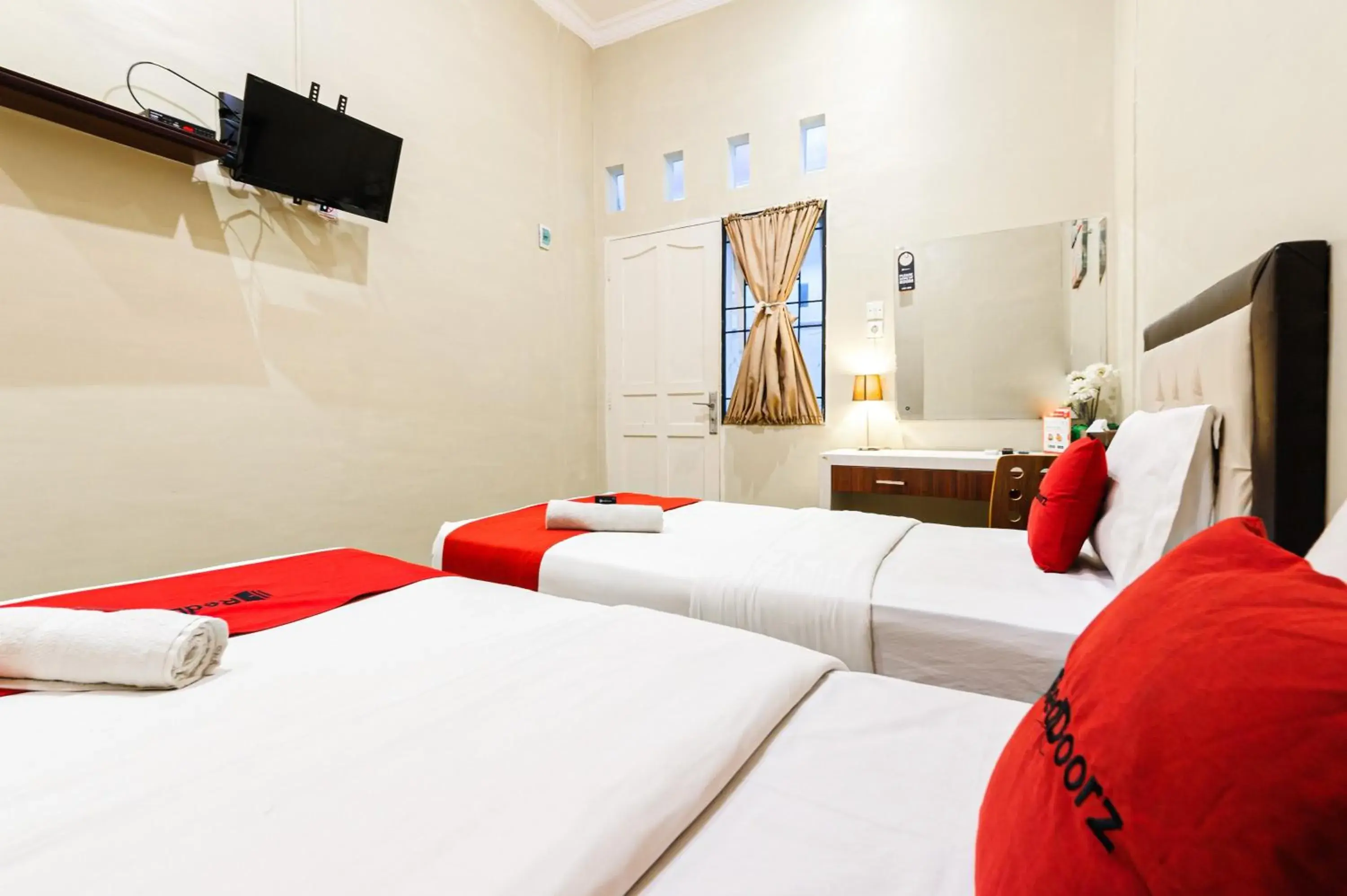 Bedroom, Bed in RedDoorz Plus near Universitas Sumatera Utara Bedroom, Bed in RedDoorz Plus near Universitas Sumatera Utara