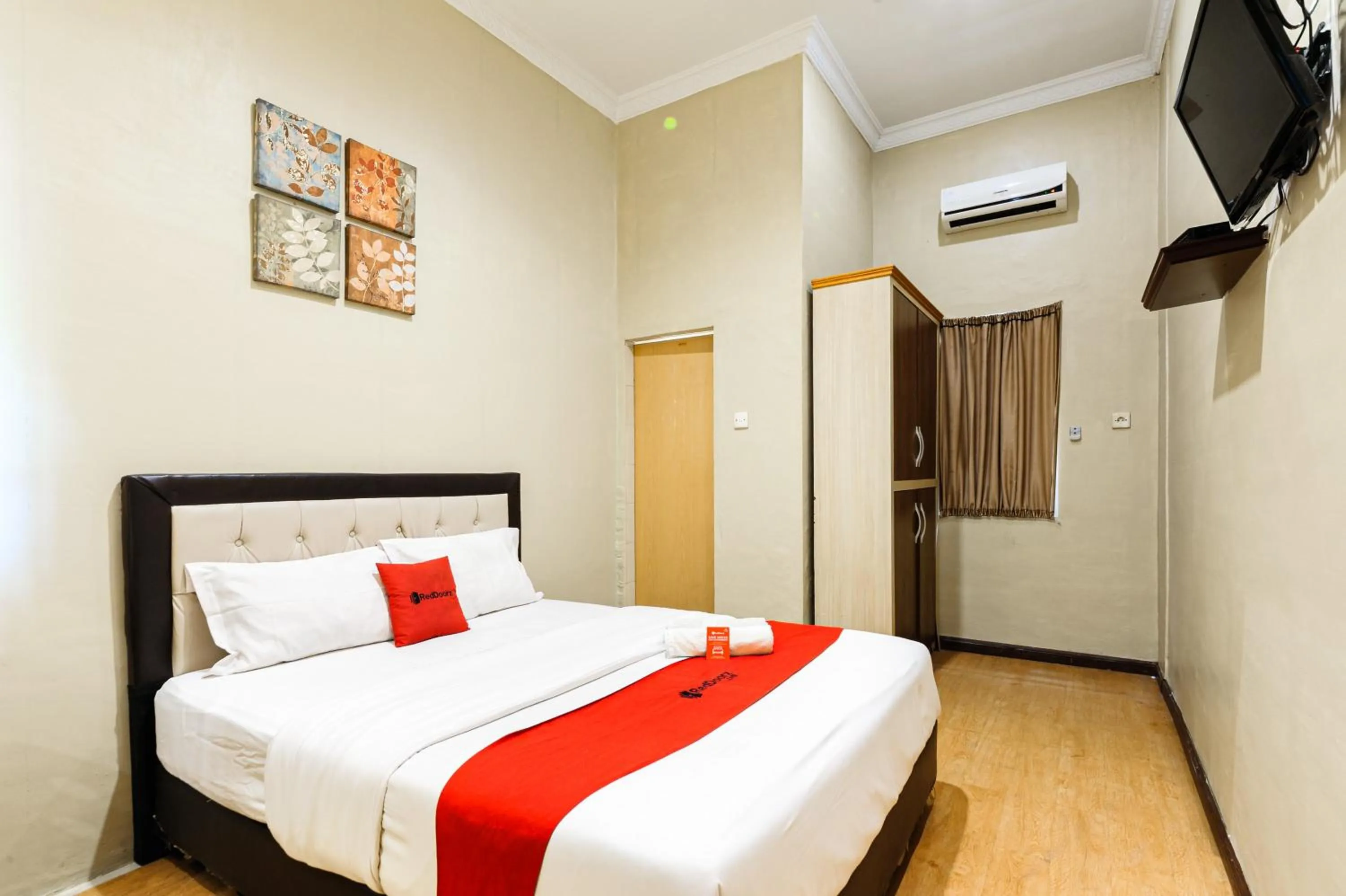Bedroom, Bed in RedDoorz Plus near Universitas Sumatera Utara