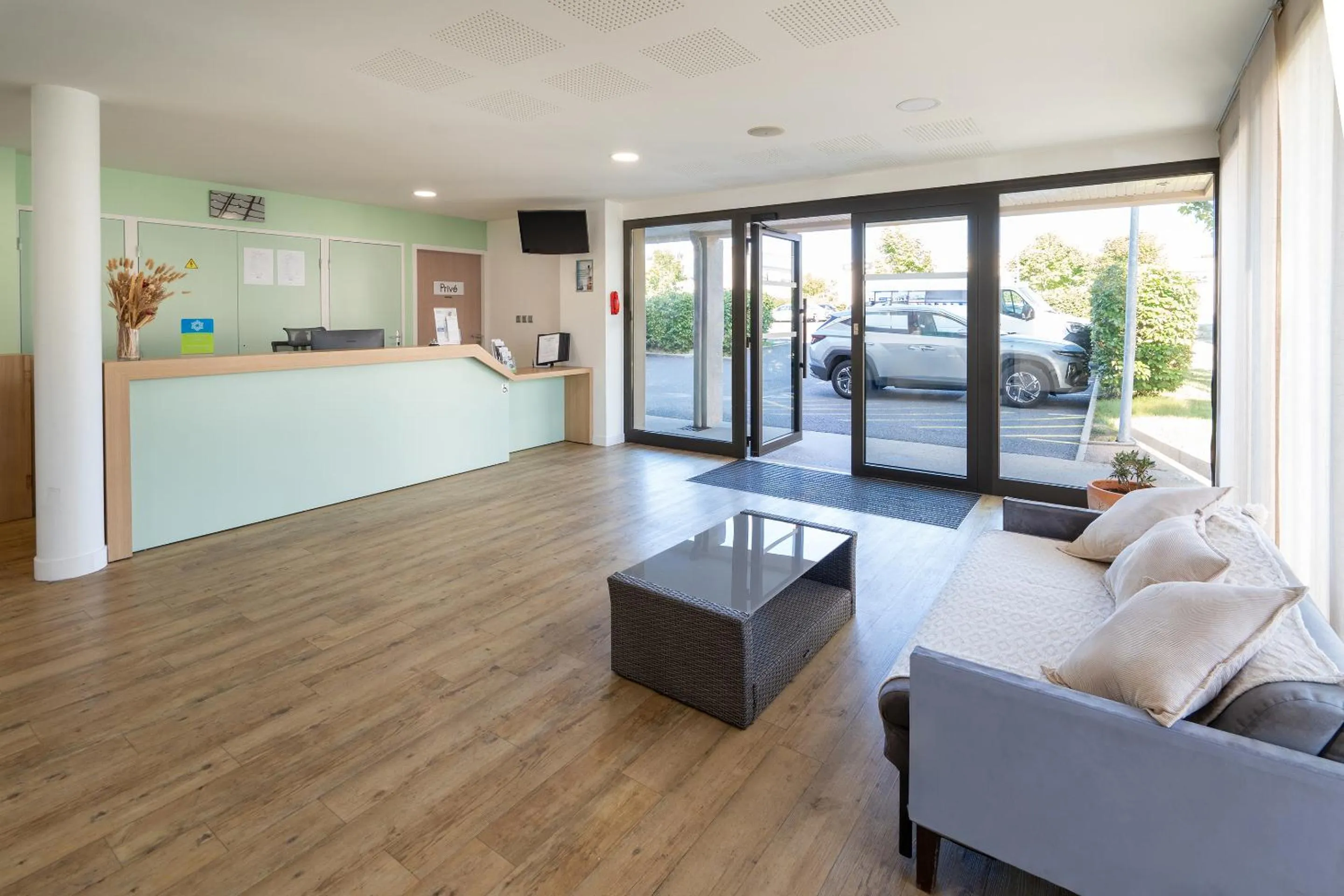 Lobby or reception in Sure Hotel By Best Western Guerande