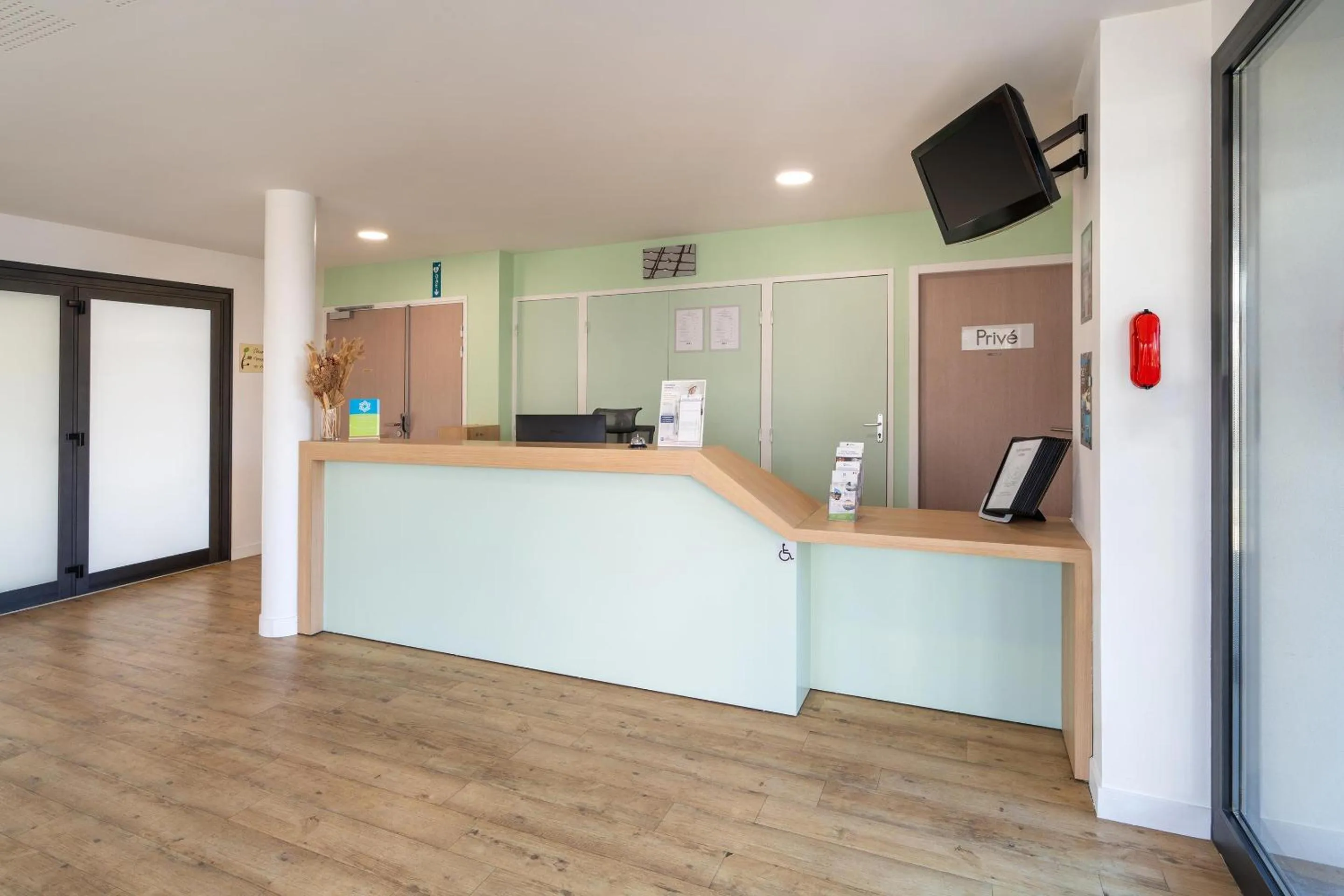 Lobby or reception in Sure Hotel By Best Western Guerande