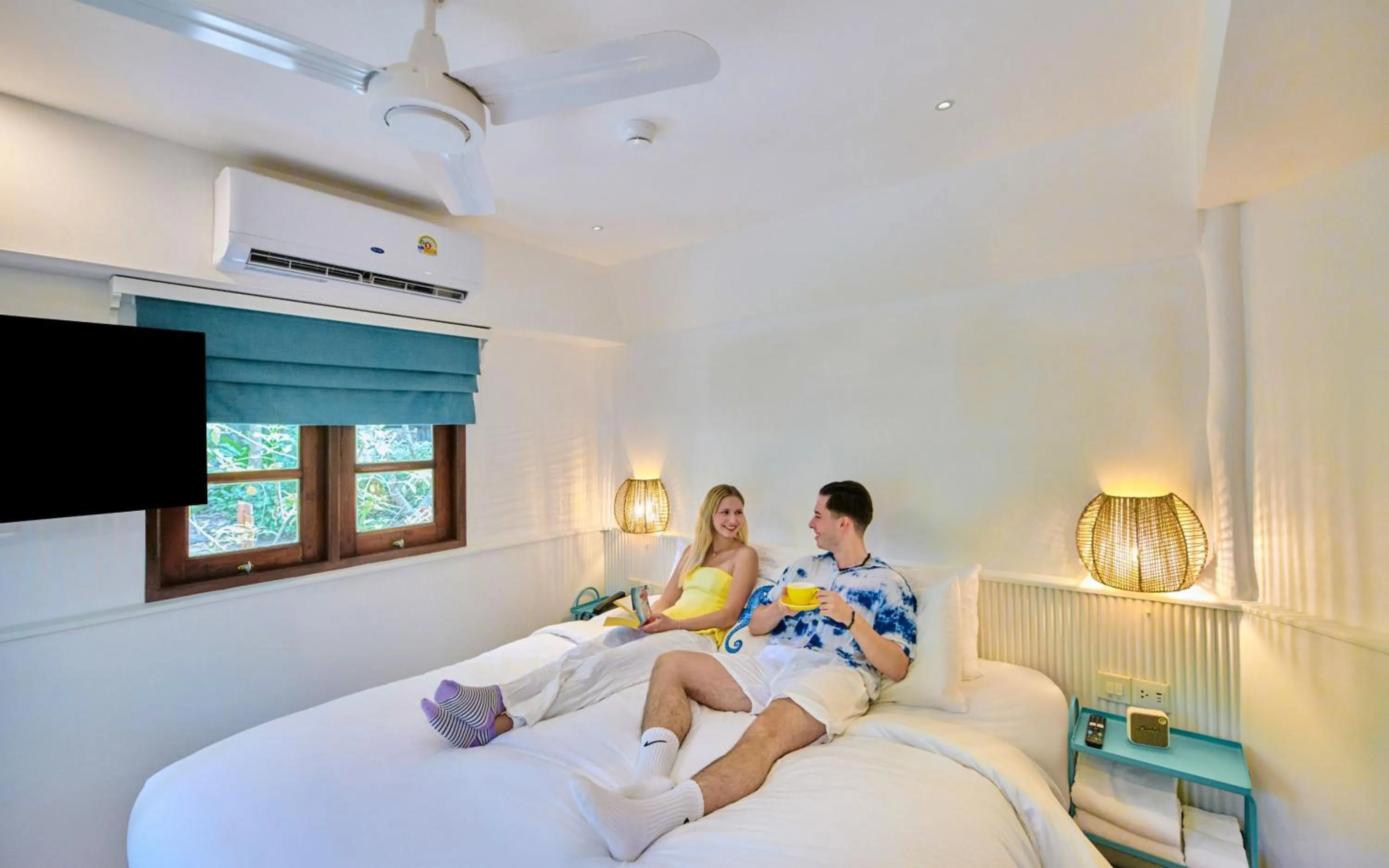Photo of the whole room, Bed in Lub d Koh Tao Tanote Bay